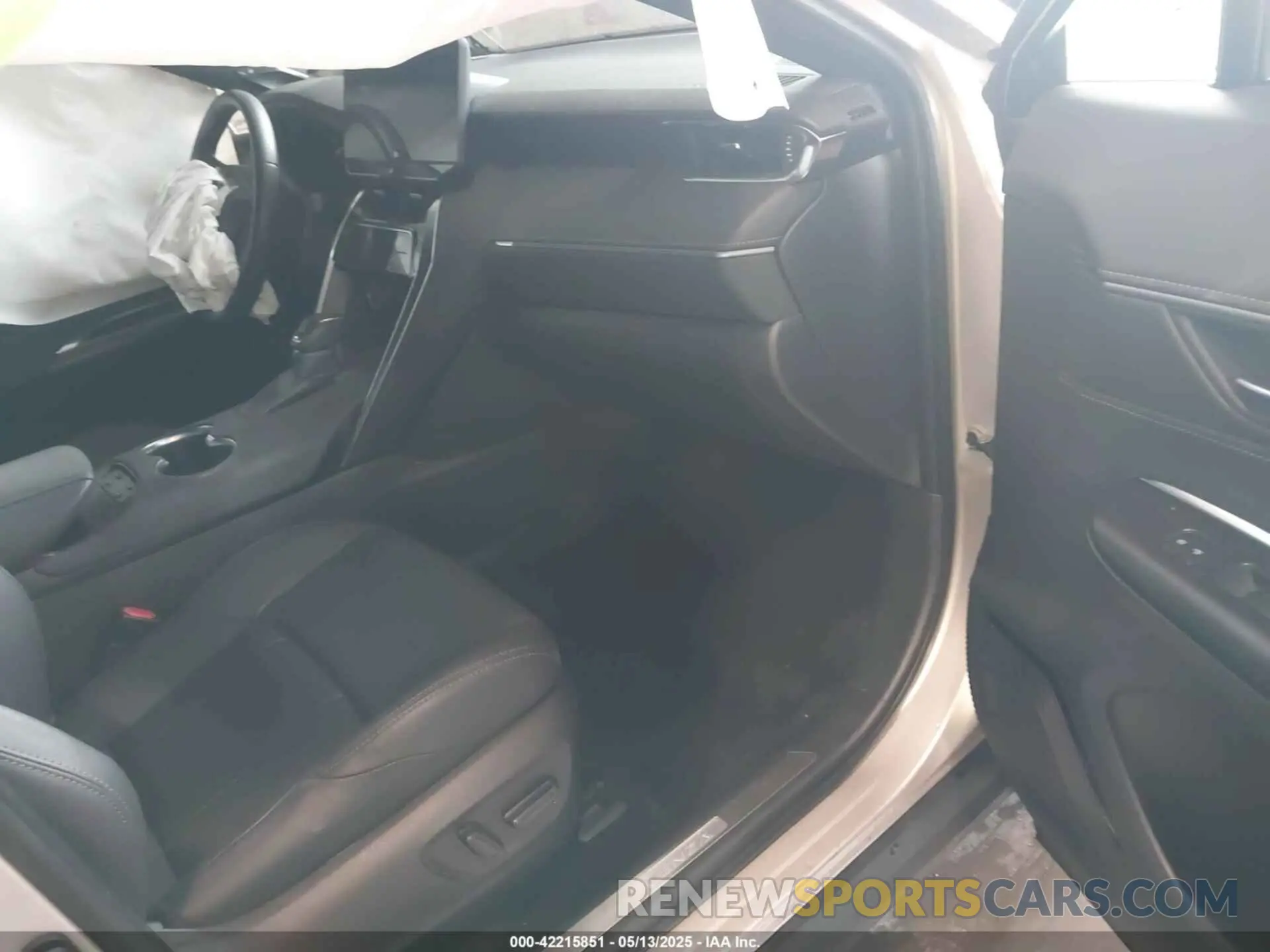 5 Photograph of a damaged car JTEAAAAH8PJ138283 TOYOTA VENZA 2023