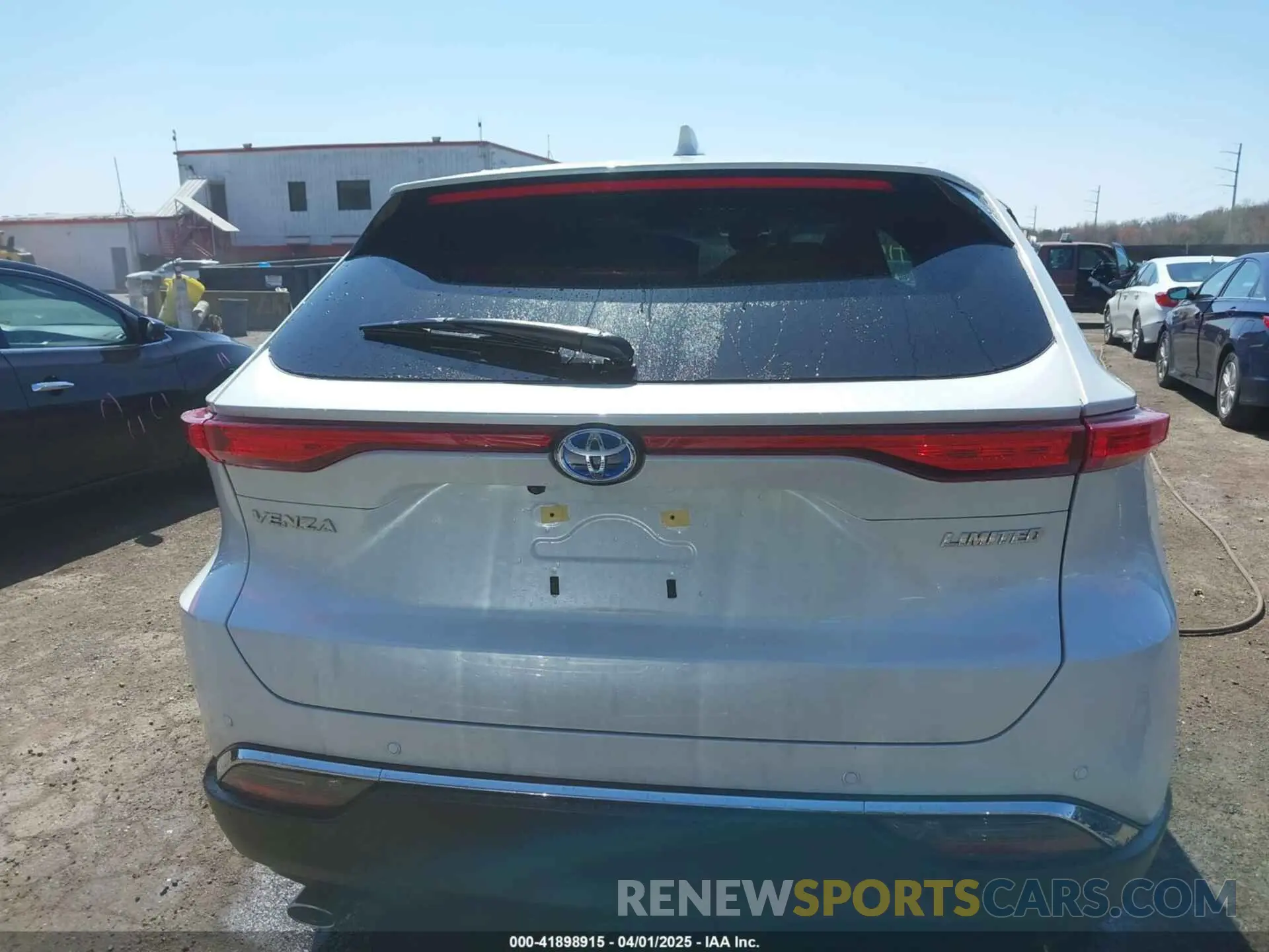 17 Photograph of a damaged car JTEAAAAHXPJ123705 TOYOTA VENZA 2023