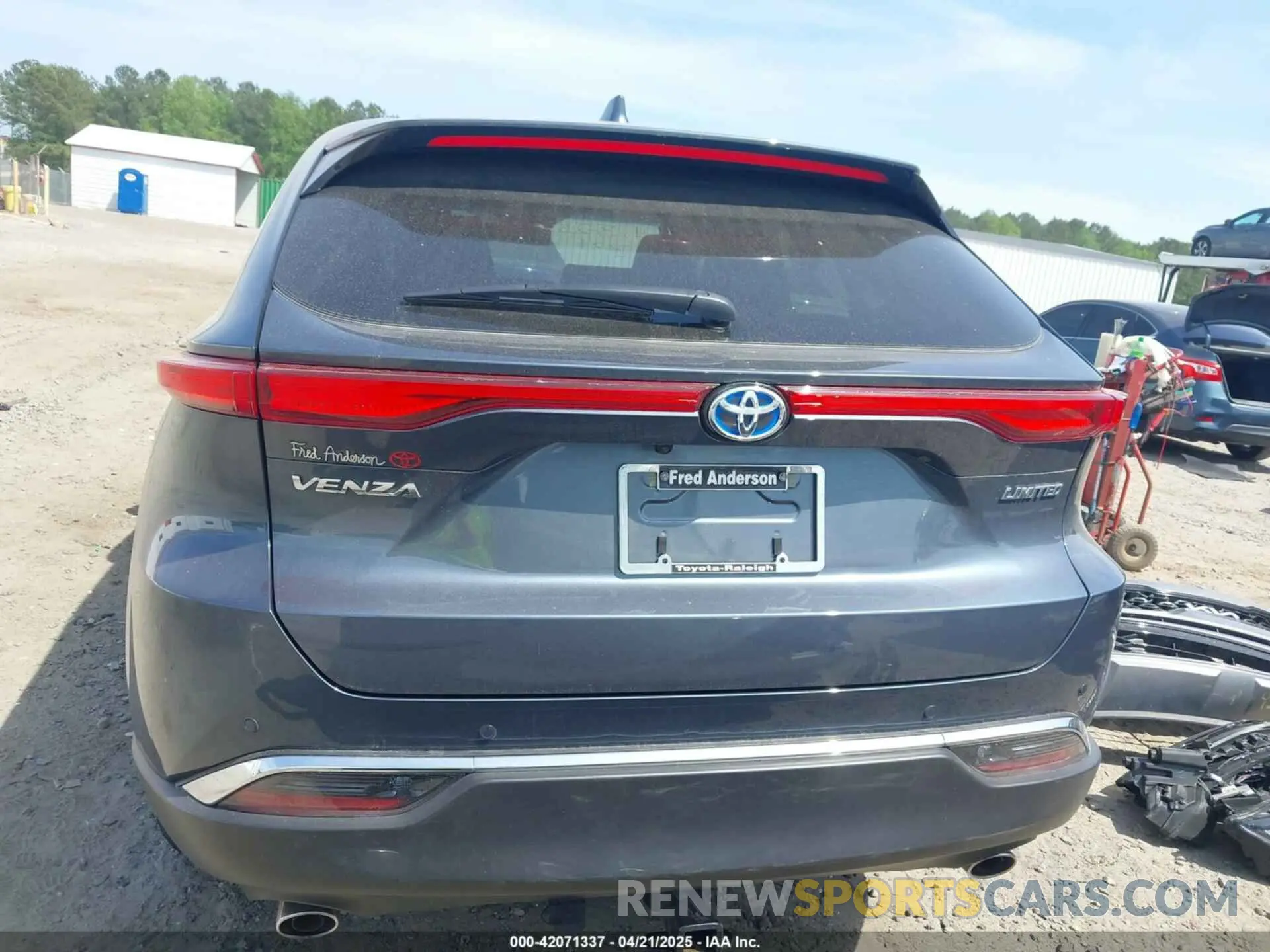 16 Photograph of a damaged car JTEAAAAH0RJ182376 TOYOTA VENZA 2024
