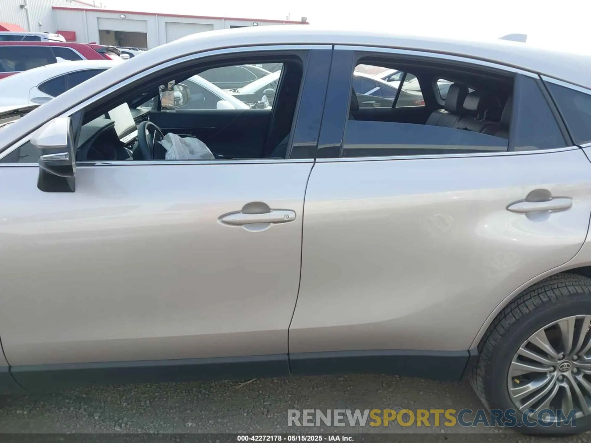 13 Photograph of a damaged car JTEAAAAH2RJ183948 TOYOTA VENZA 2024