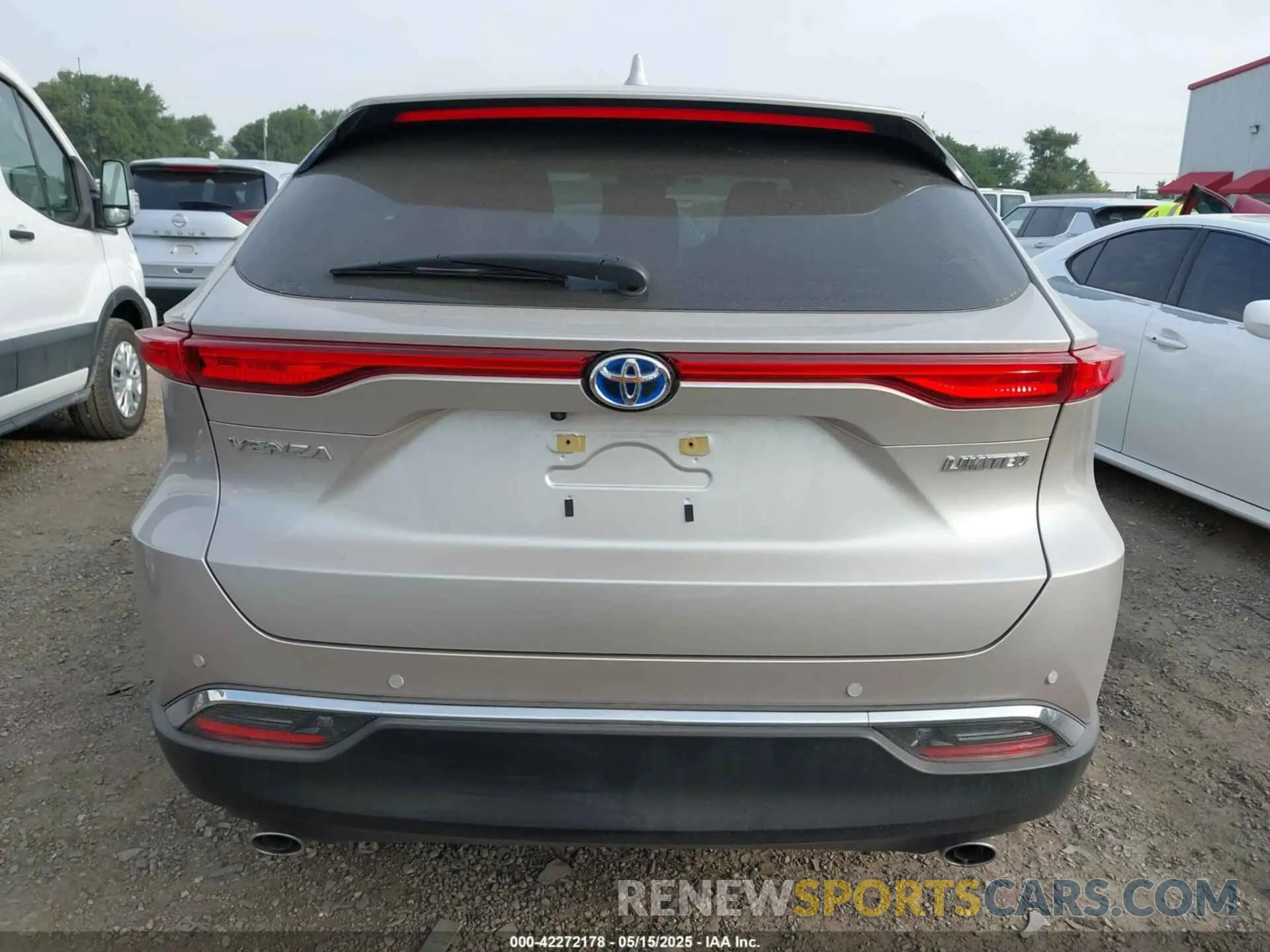 15 Photograph of a damaged car JTEAAAAH2RJ183948 TOYOTA VENZA 2024