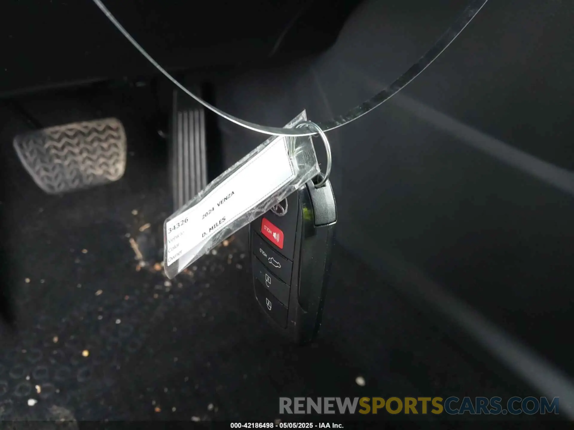 11 Photograph of a damaged car JTEAAAAH4RJ176970 TOYOTA VENZA 2024