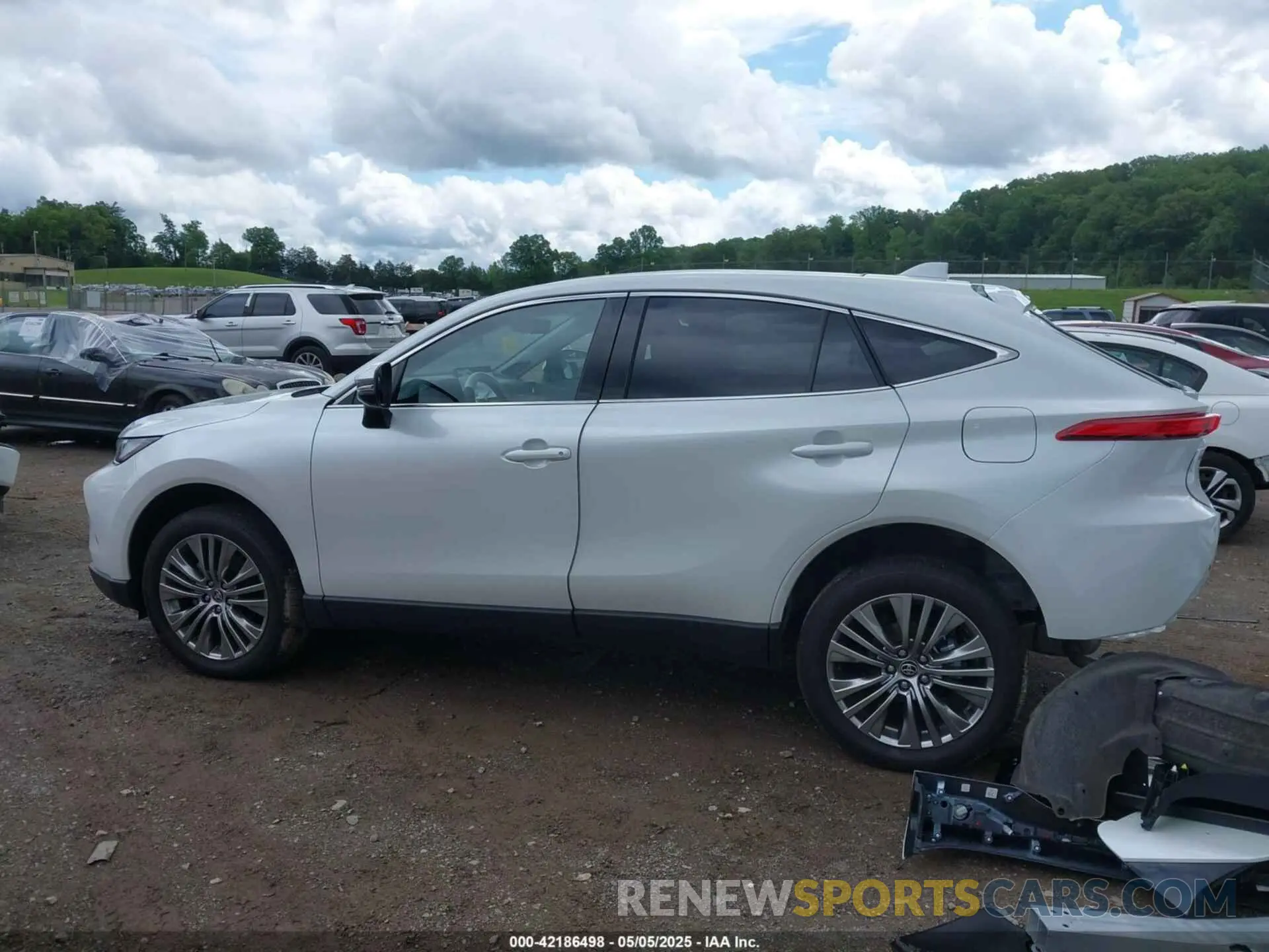 15 Photograph of a damaged car JTEAAAAH4RJ176970 TOYOTA VENZA 2024