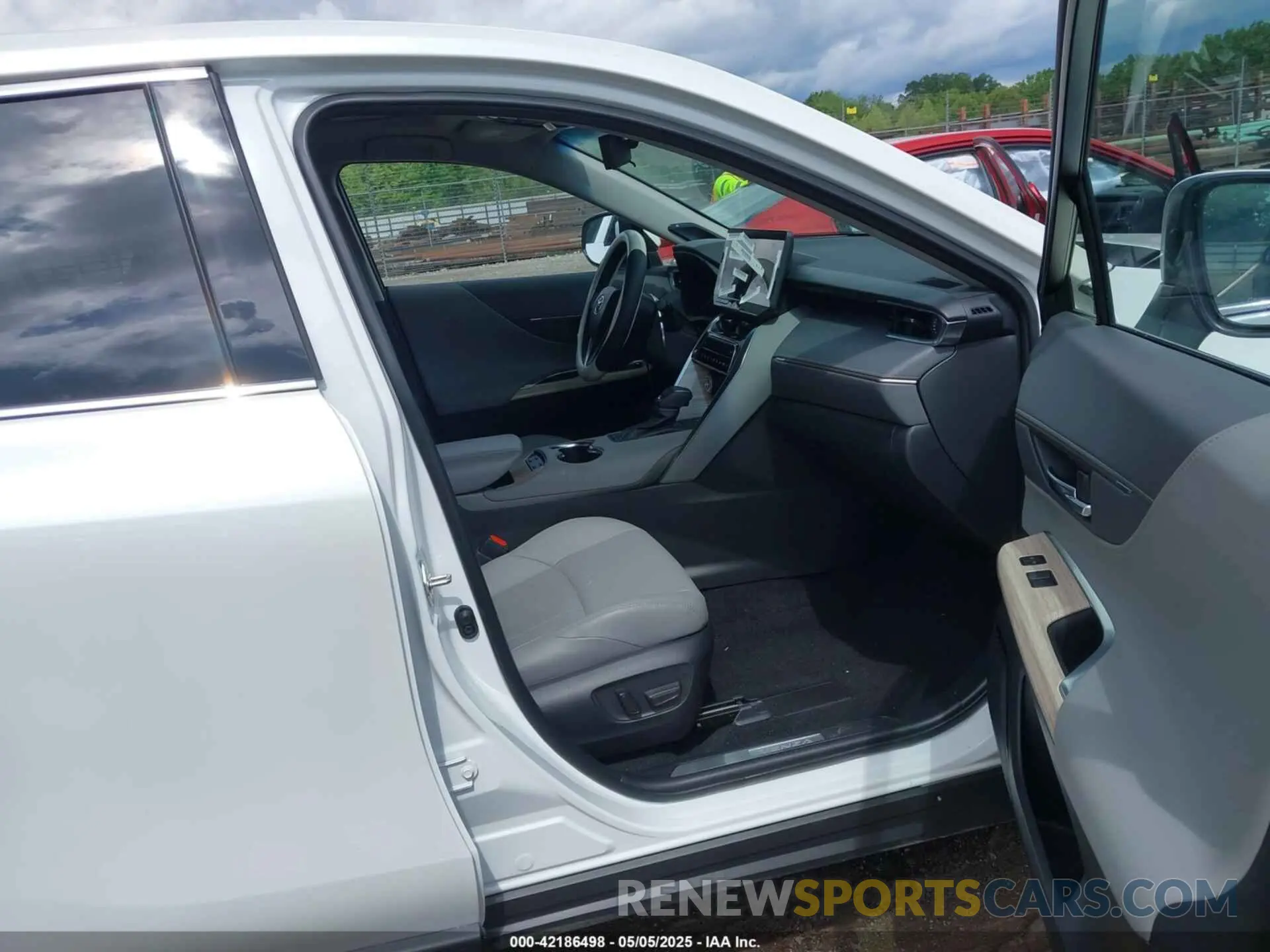 5 Photograph of a damaged car JTEAAAAH4RJ176970 TOYOTA VENZA 2024