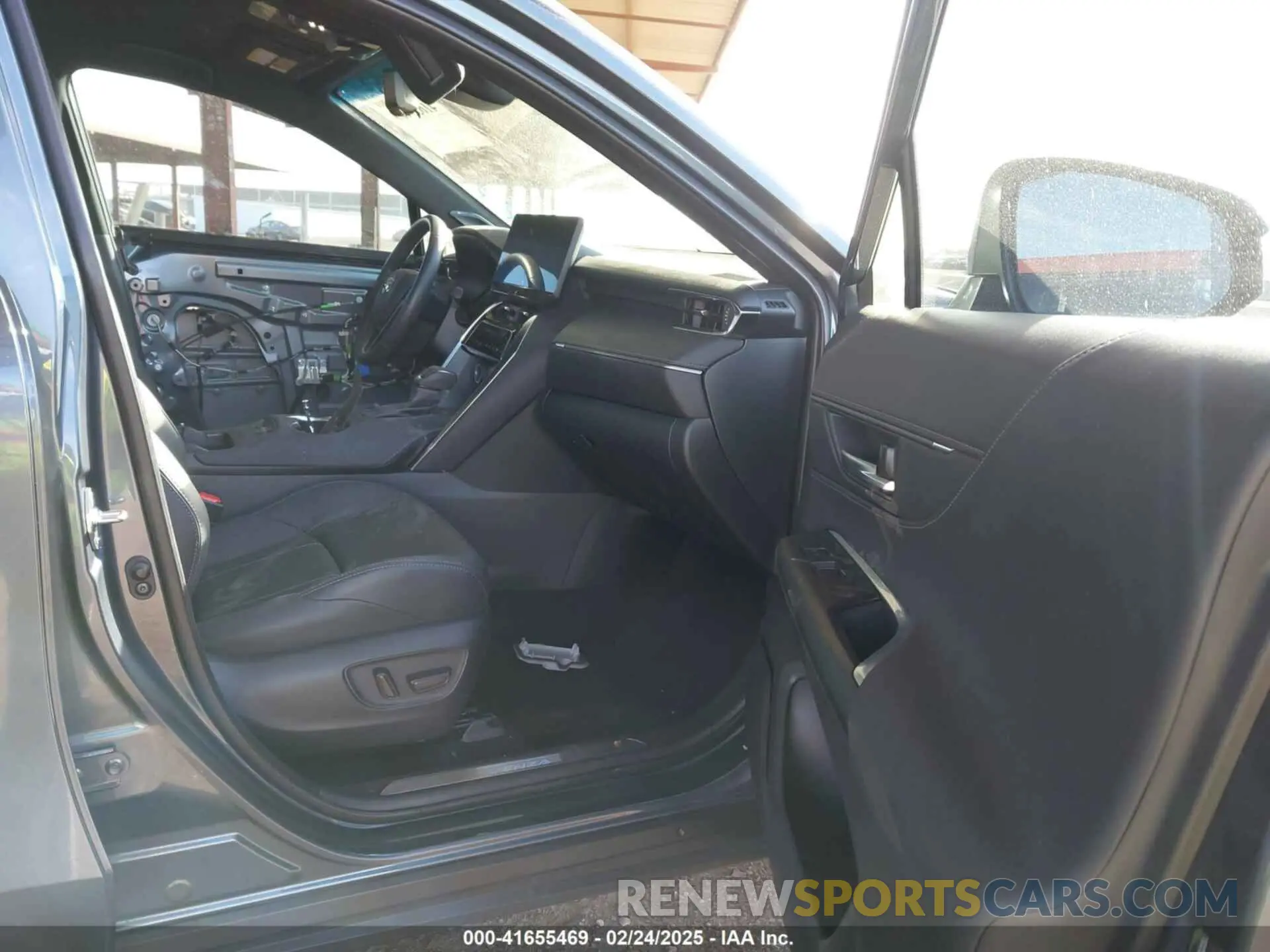 5 Photograph of a damaged car JTEAAAAH5RJ174676 TOYOTA VENZA 2024