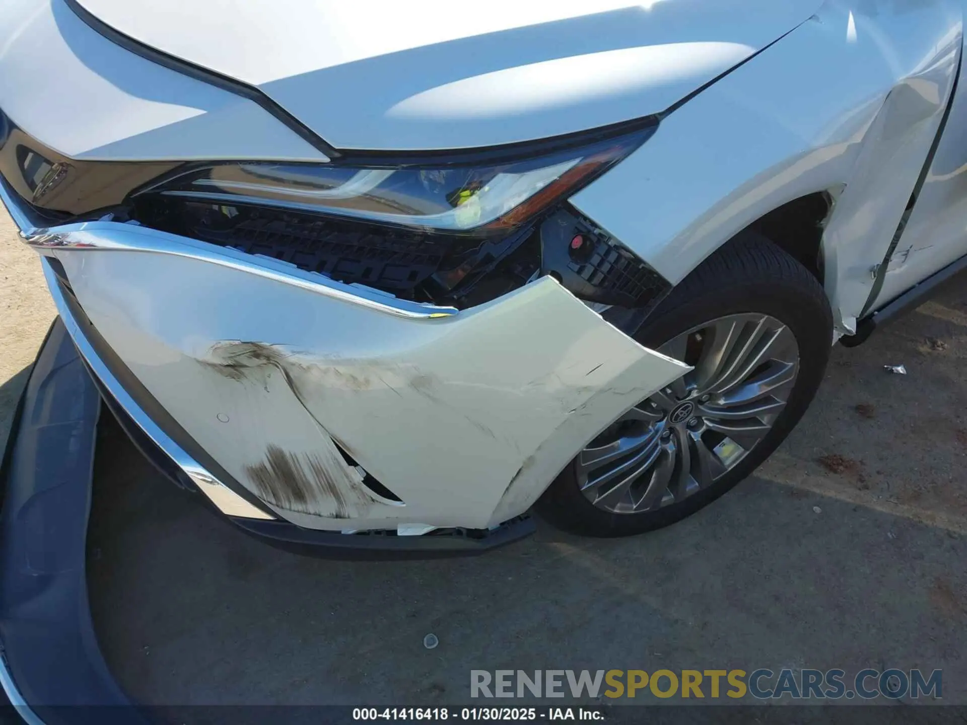 18 Photograph of a damaged car JTEAAAAH6RJ155084 TOYOTA VENZA 2024