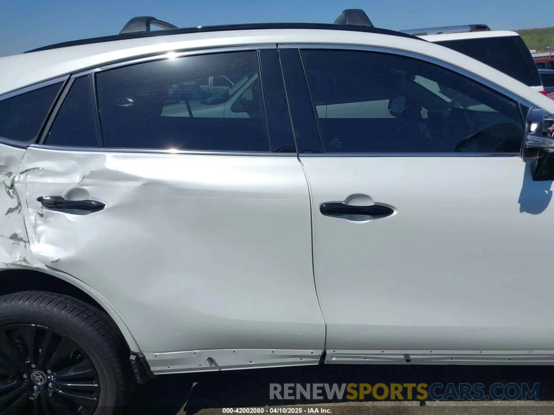 14 Photograph of a damaged car JTEAAAAH8RJ162053 TOYOTA VENZA 2024