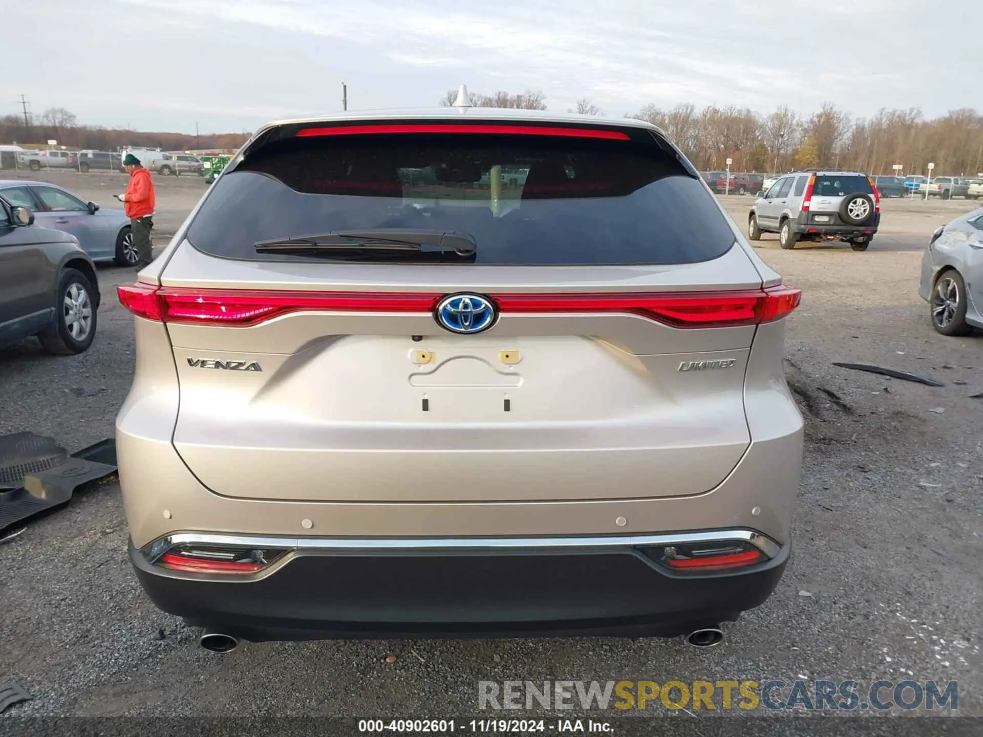 17 Photograph of a damaged car JTEAAAAH8RJ163607 TOYOTA VENZA 2024