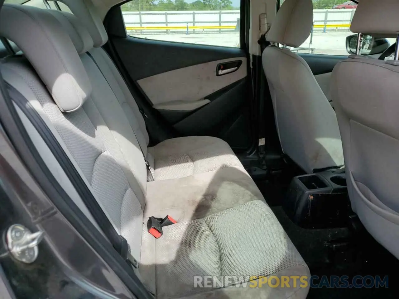 10 Photograph of a damaged car 3MYDLBYV0KY500741 TOYOTA YARIS 2019