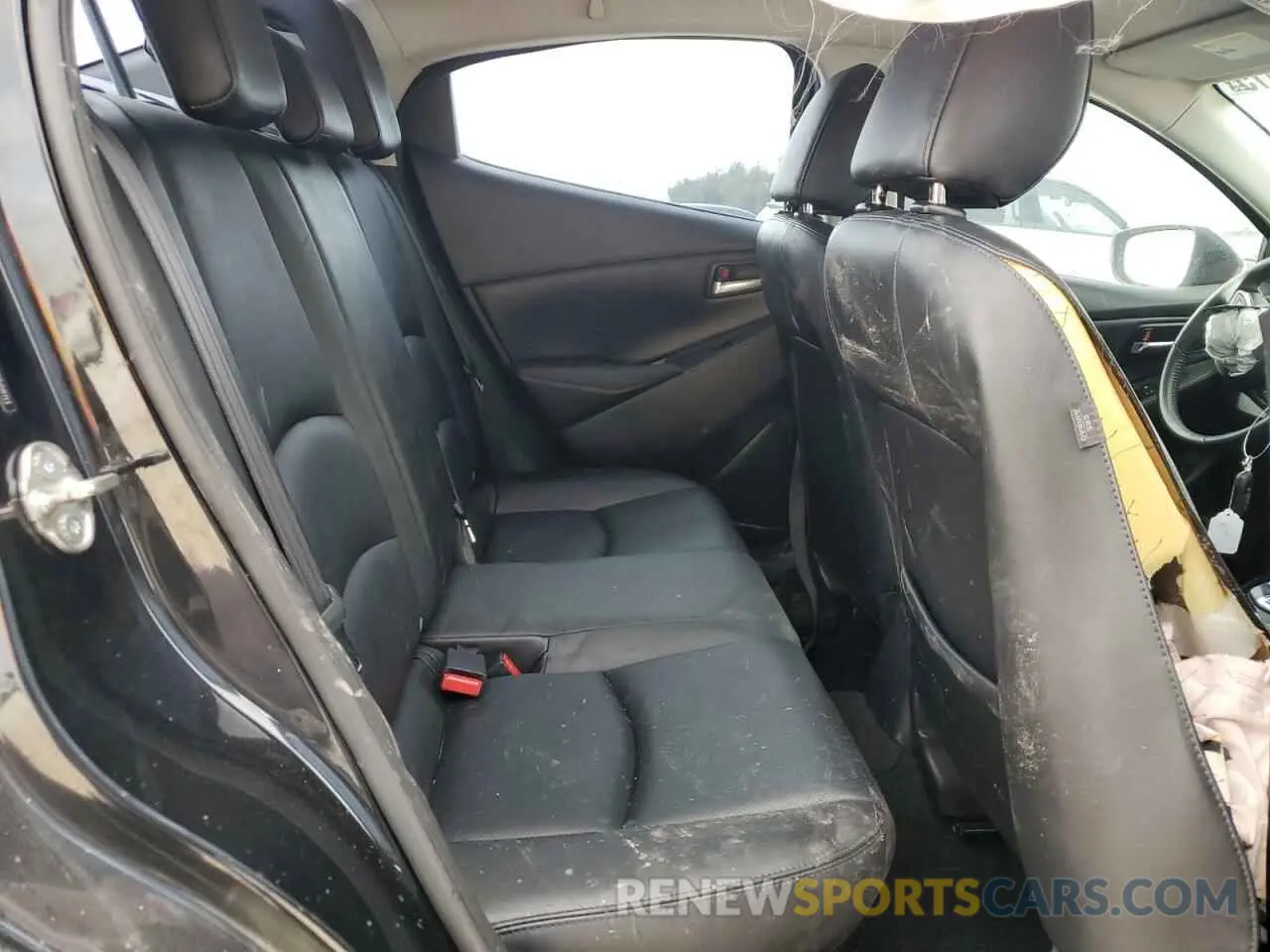 11 Photograph of a damaged car 3MYDLBYV0KY508113 TOYOTA YARIS 2019