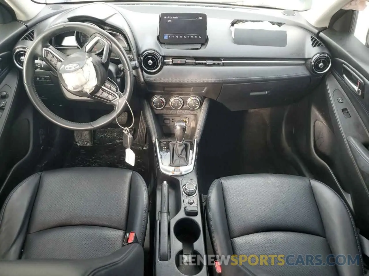 8 Photograph of a damaged car 3MYDLBYV0KY508113 TOYOTA YARIS 2019