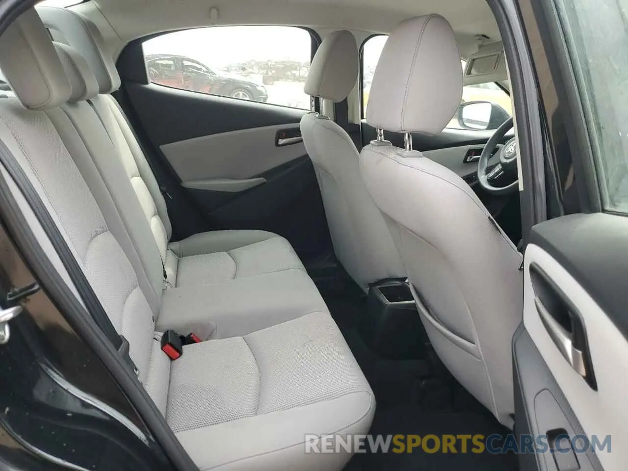 10 Photograph of a damaged car 3MYDLBYV0KY515286 TOYOTA YARIS 2019