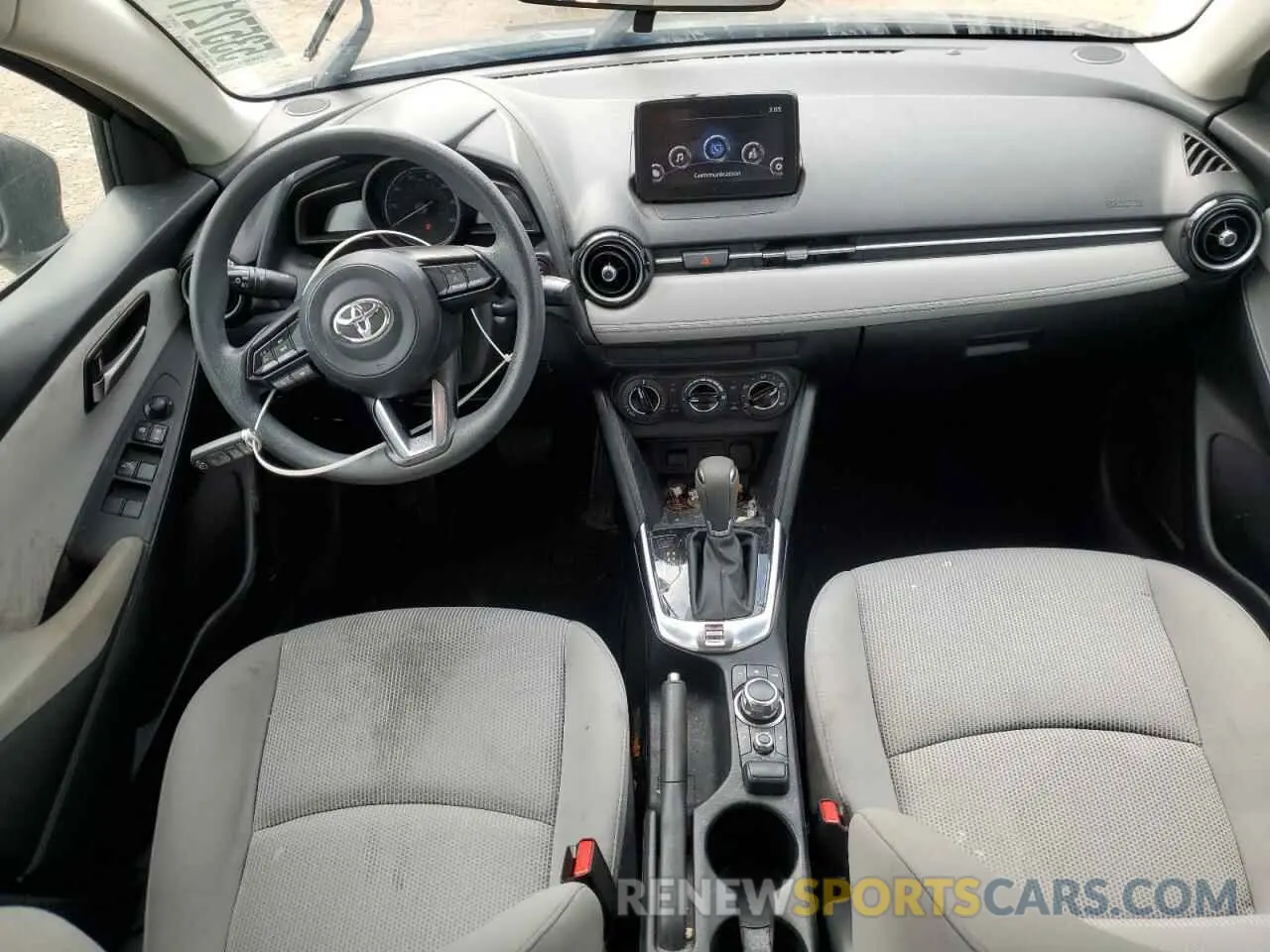 8 Photograph of a damaged car 3MYDLBYV0KY515286 TOYOTA YARIS 2019