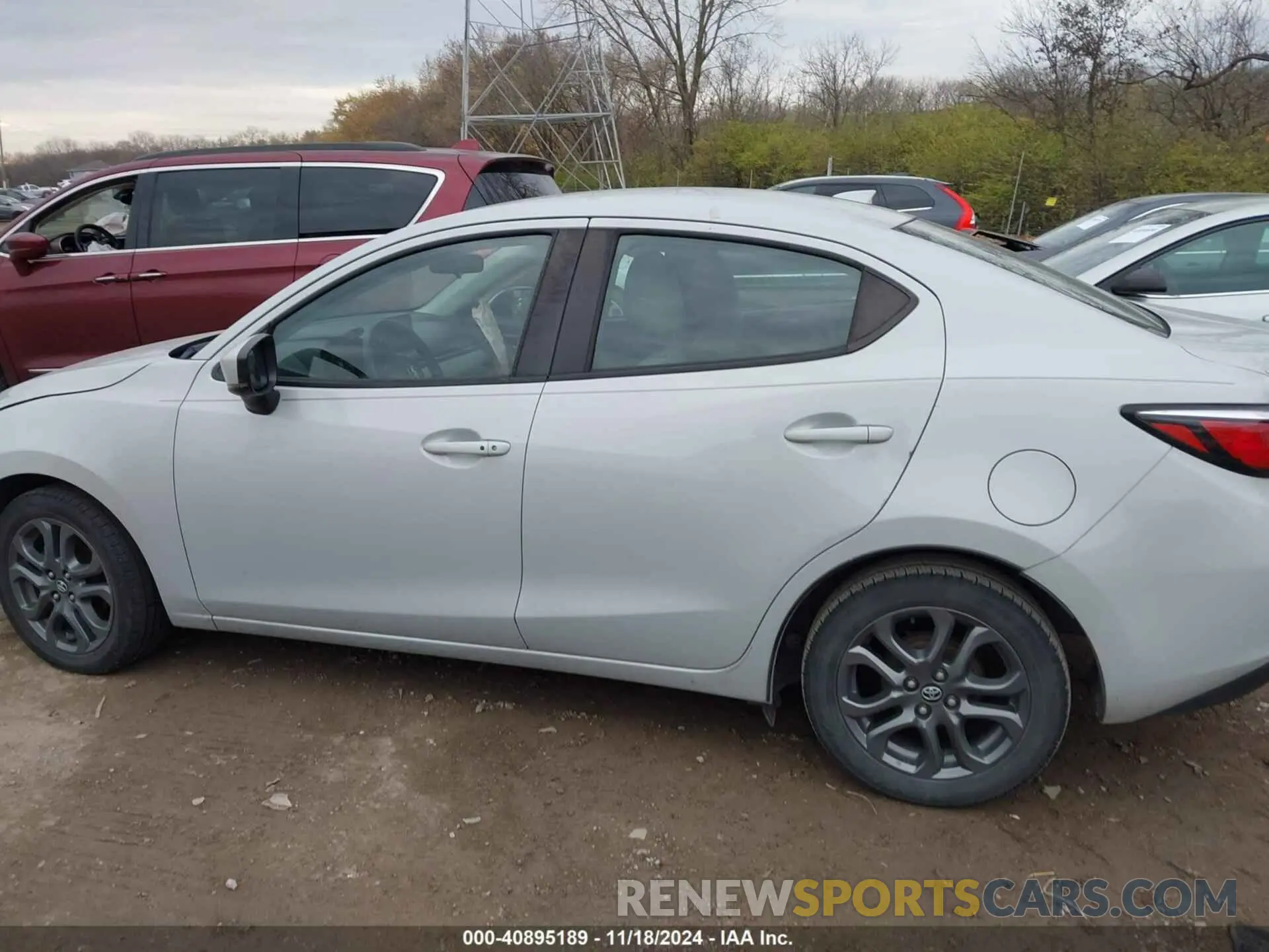 14 Photograph of a damaged car 3MYDLBYV0KY517216 TOYOTA YARIS 2019