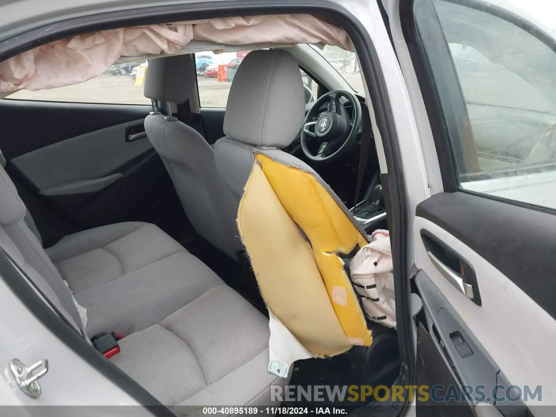 8 Photograph of a damaged car 3MYDLBYV0KY517216 TOYOTA YARIS 2019