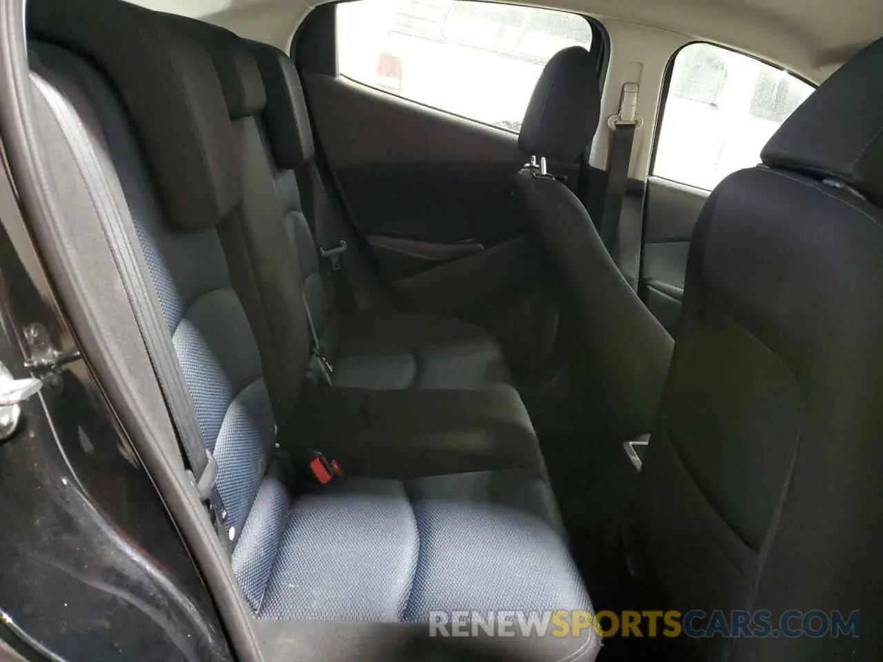 10 Photograph of a damaged car 3MYDLBYV0KY524179 TOYOTA YARIS 2019