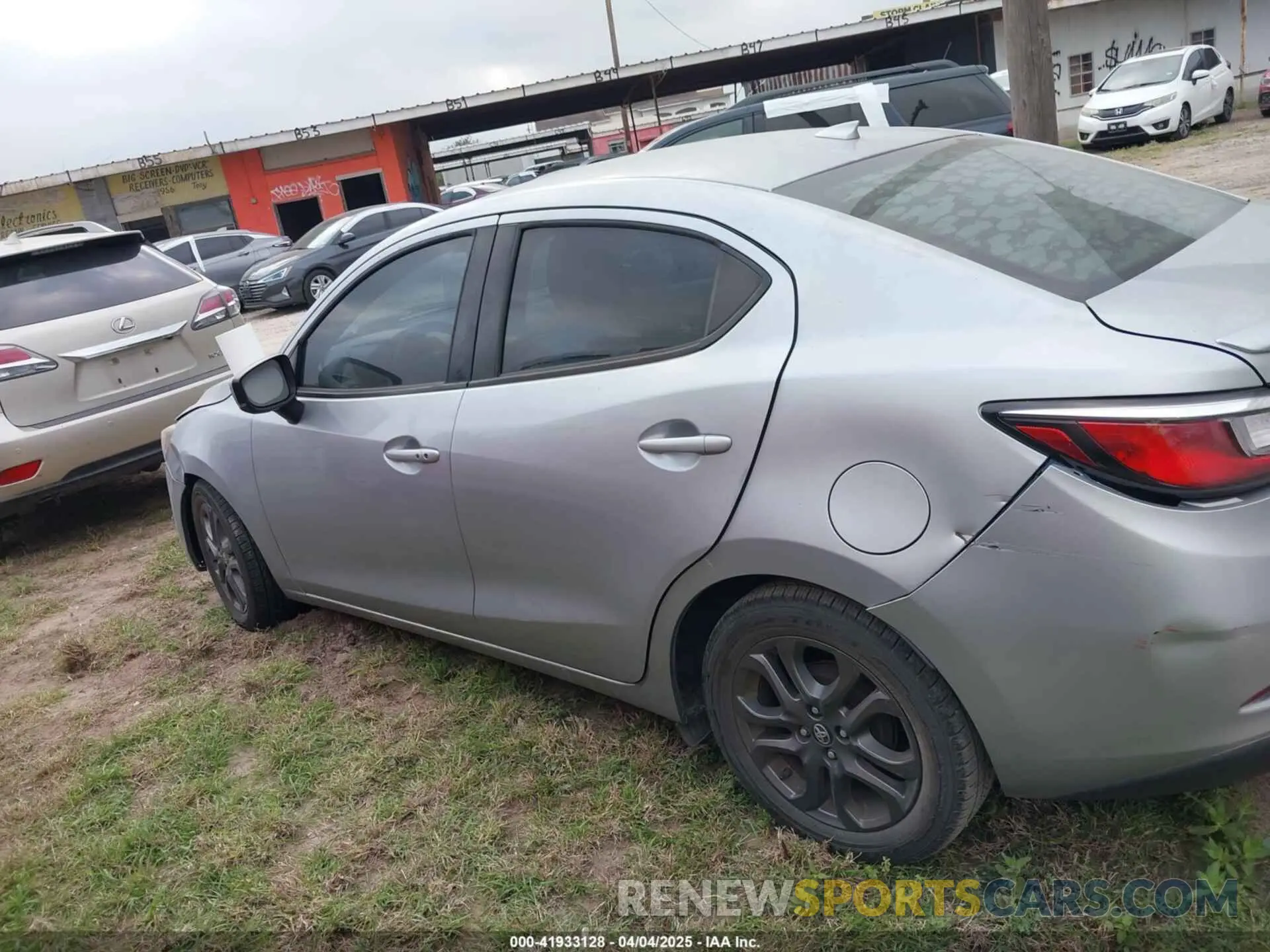 13 Photograph of a damaged car 3MYDLBYV1KY500070 TOYOTA YARIS 2019
