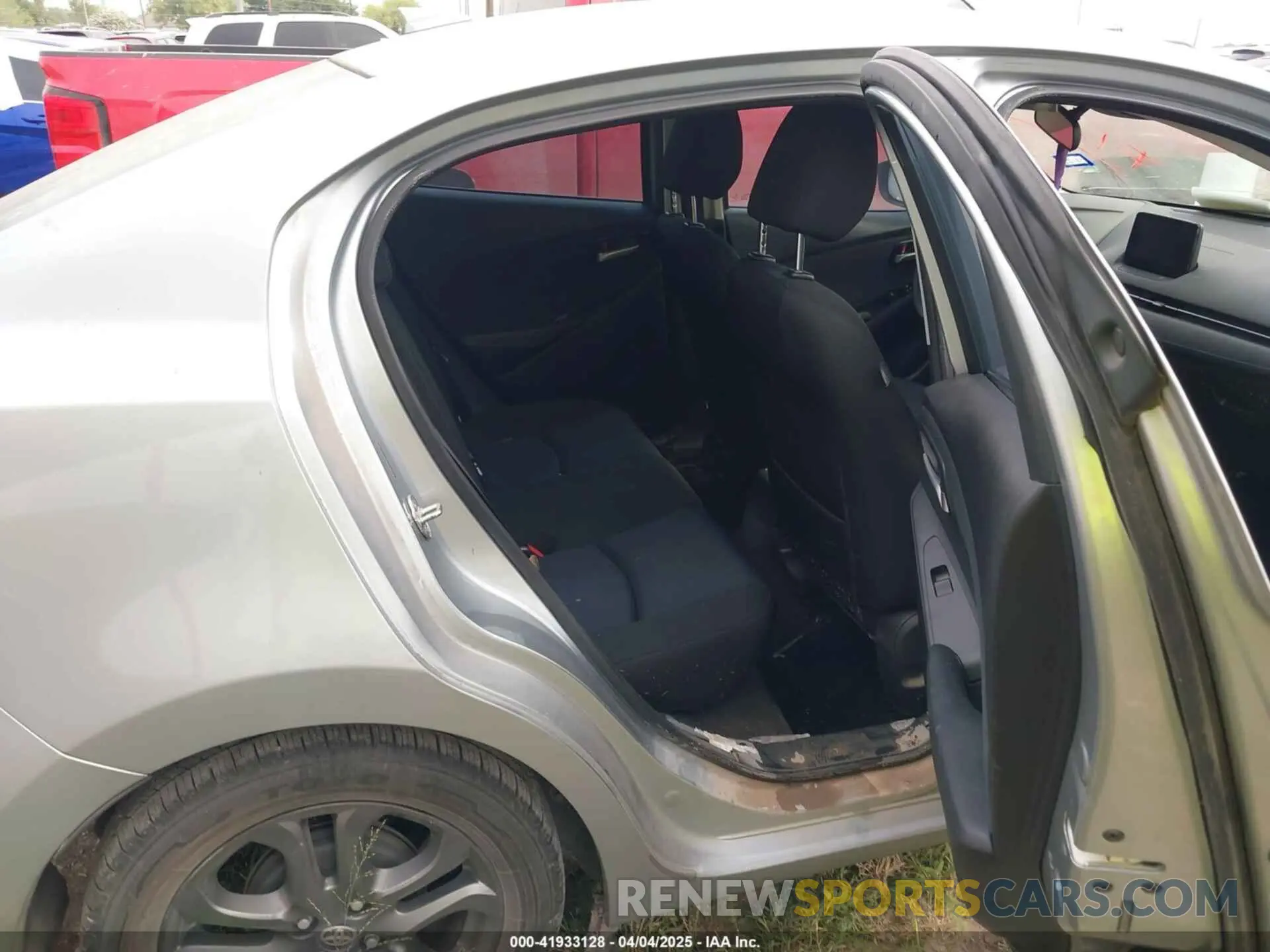 8 Photograph of a damaged car 3MYDLBYV1KY500070 TOYOTA YARIS 2019
