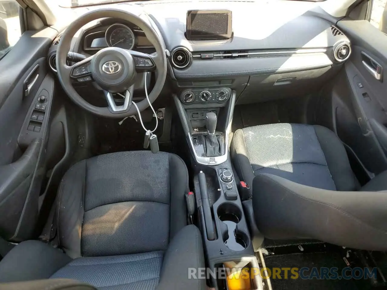 8 Photograph of a damaged car 3MYDLBYV1KY500635 TOYOTA YARIS 2019