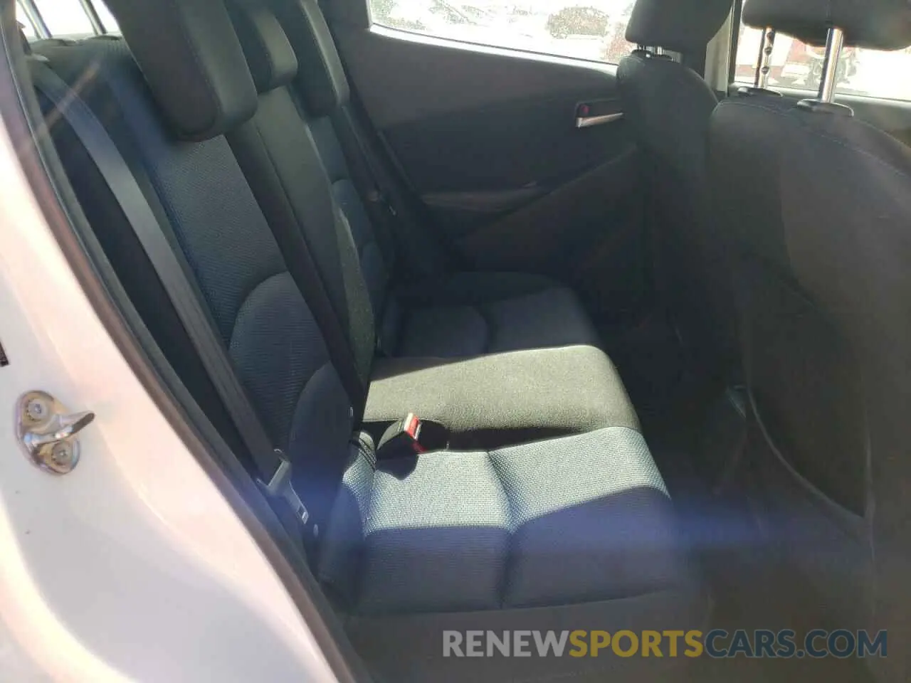 6 Photograph of a damaged car 3MYDLBYV1KY503552 TOYOTA YARIS 2019