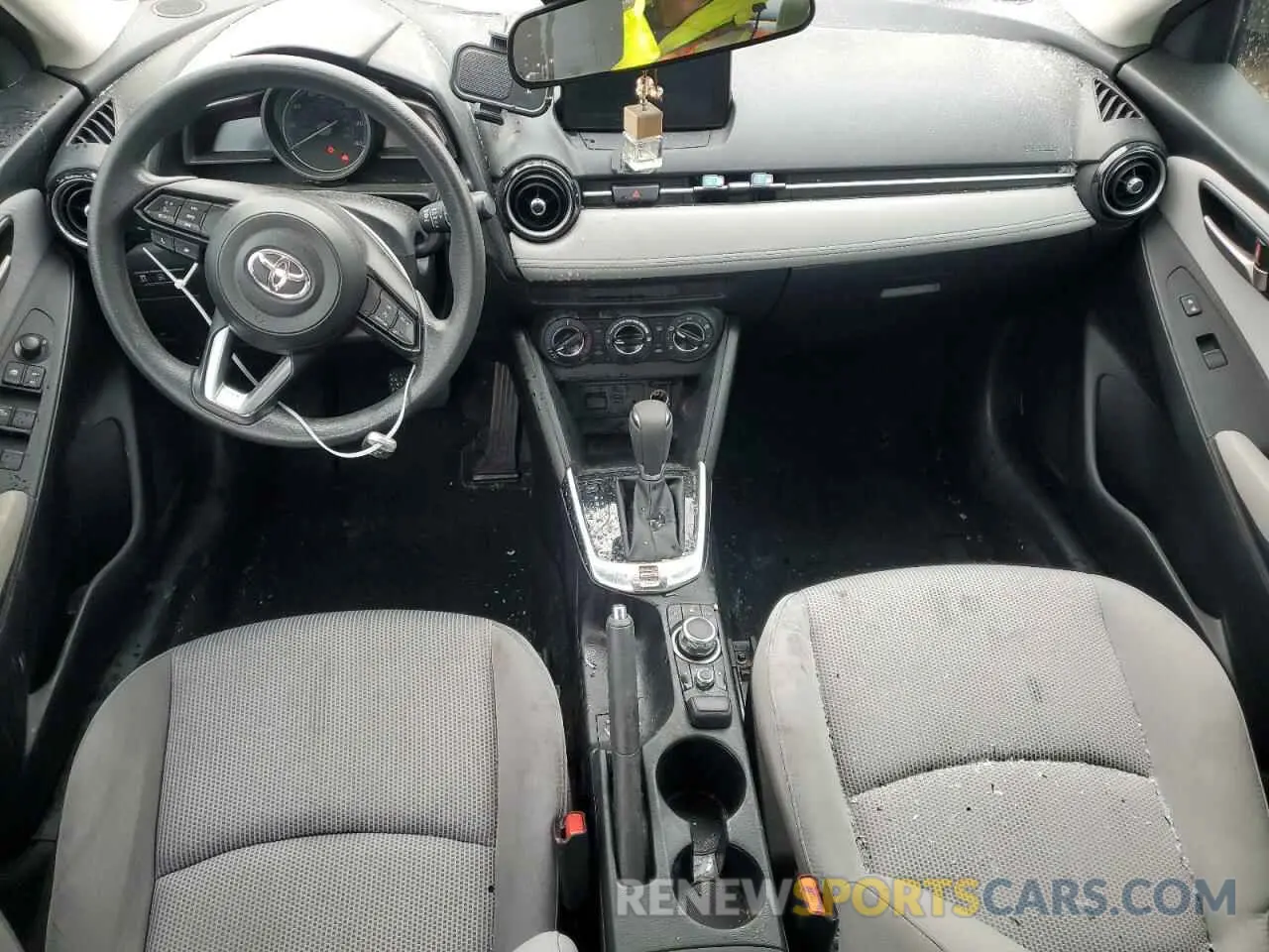8 Photograph of a damaged car 3MYDLBYV1KY518360 TOYOTA YARIS 2019