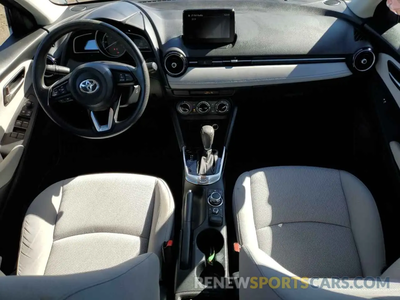 8 Photograph of a damaged car 3MYDLBYV1KY523199 TOYOTA YARIS 2019