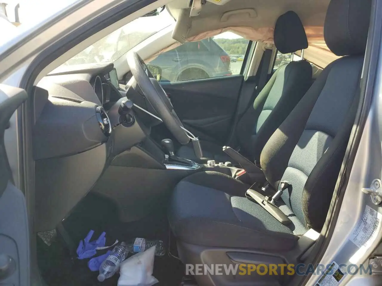 7 Photograph of a damaged car 3MYDLBYV1KY523445 TOYOTA YARIS 2019