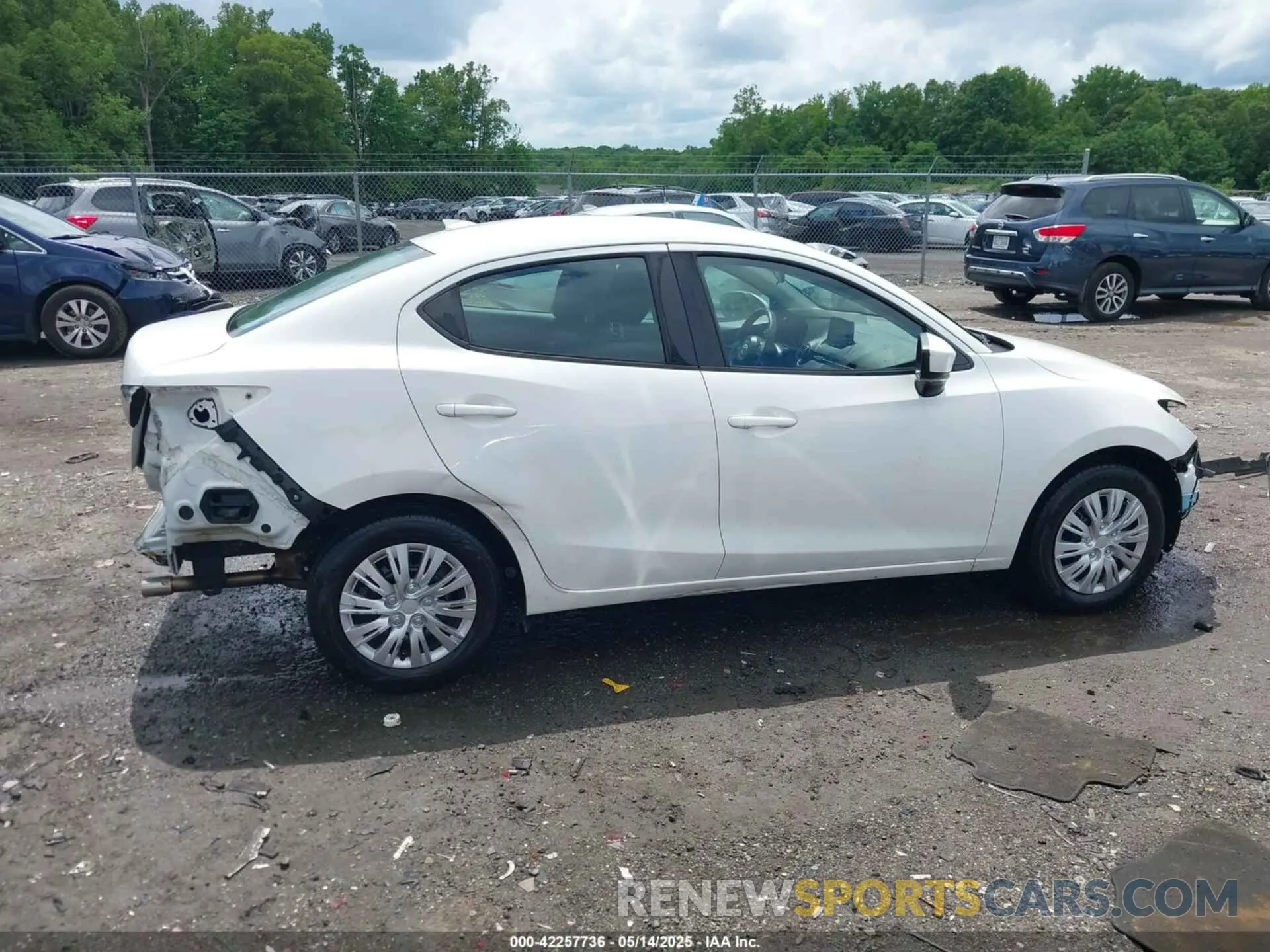 14 Photograph of a damaged car 3MYDLBYV1KY524689 TOYOTA YARIS 2019