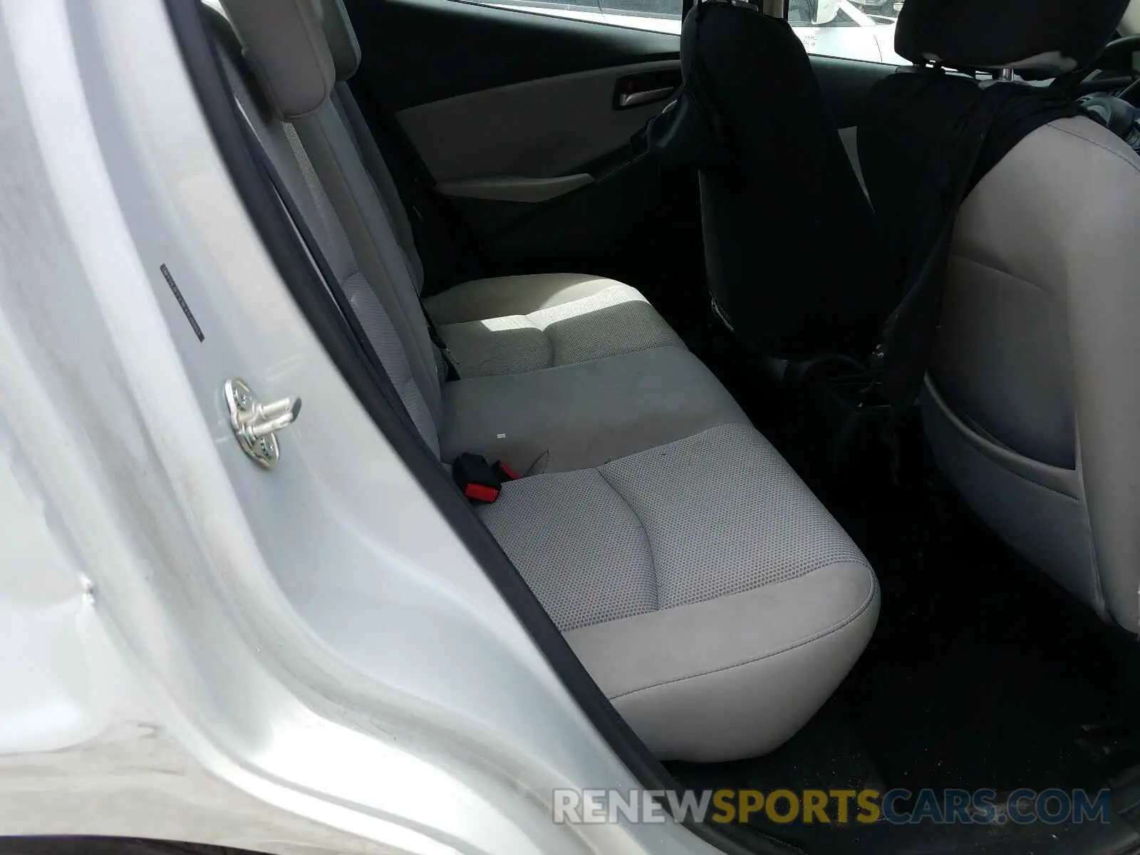 6 Photograph of a damaged car 3MYDLBYV1KY526913 TOYOTA YARIS 2019