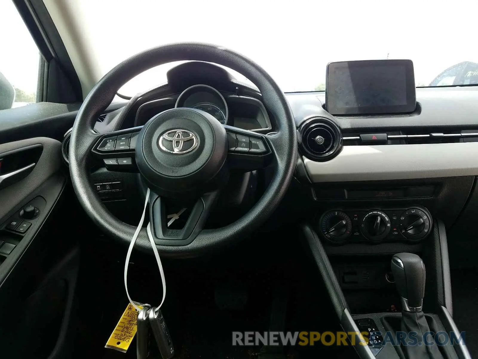 9 Photograph of a damaged car 3MYDLBYV1KY526913 TOYOTA YARIS 2019