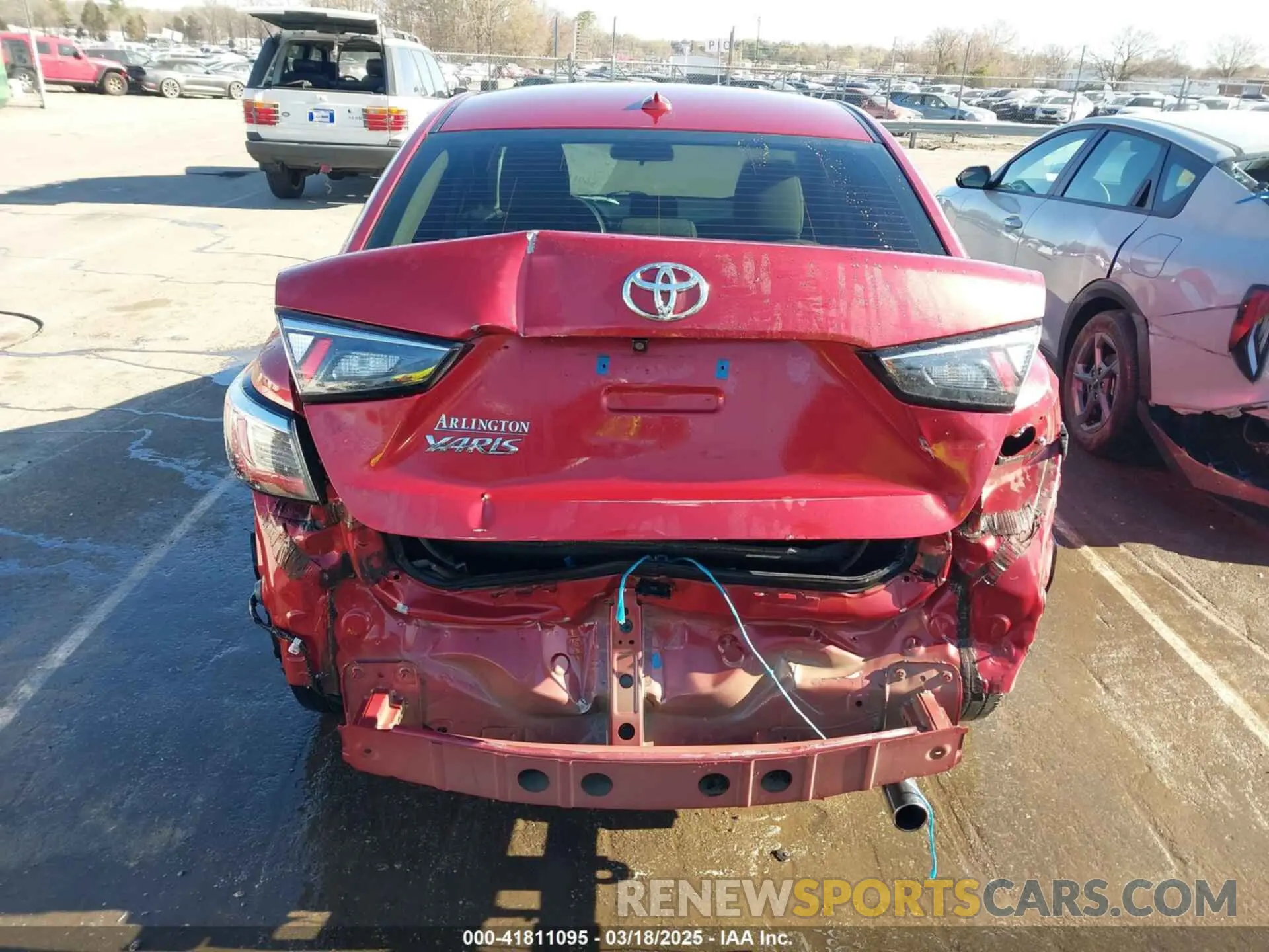 17 Photograph of a damaged car 3MYDLBYV1KY526975 TOYOTA YARIS 2019