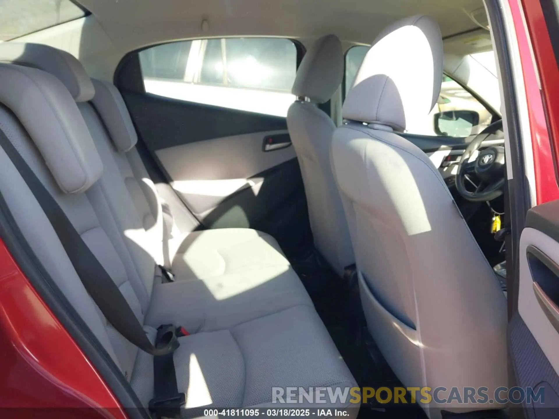 8 Photograph of a damaged car 3MYDLBYV1KY526975 TOYOTA YARIS 2019