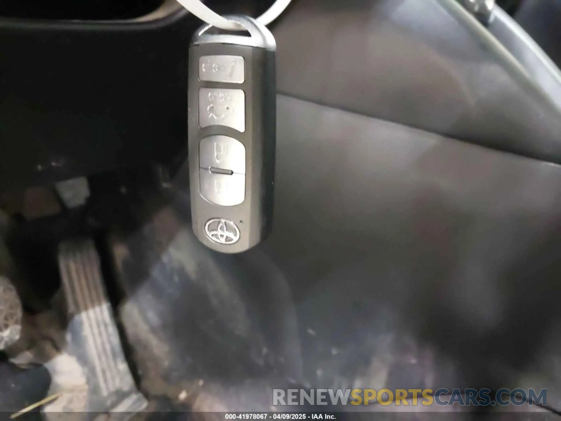 11 Photograph of a damaged car 3MYDLBYV1KY527818 TOYOTA YARIS 2019
