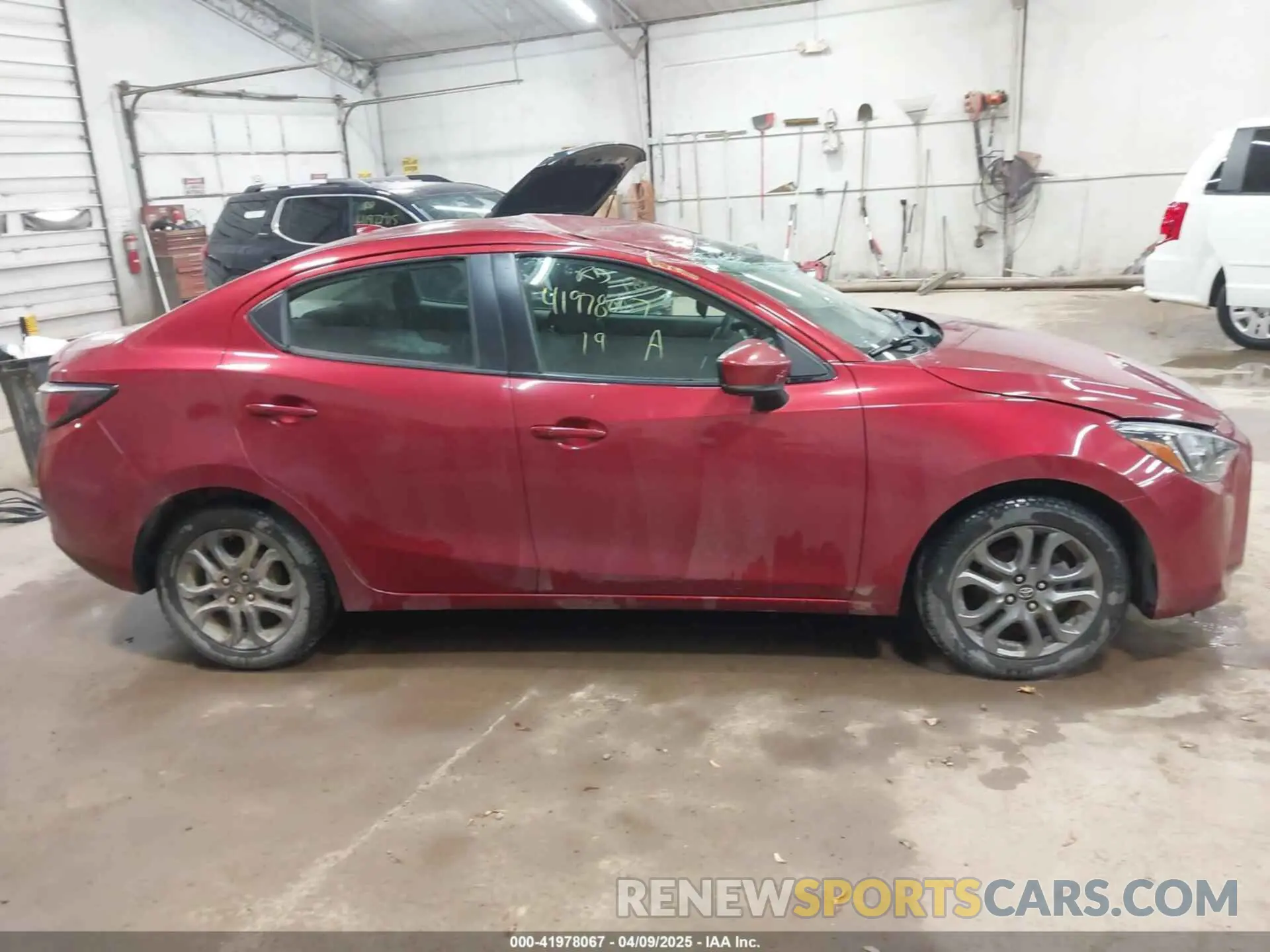 13 Photograph of a damaged car 3MYDLBYV1KY527818 TOYOTA YARIS 2019