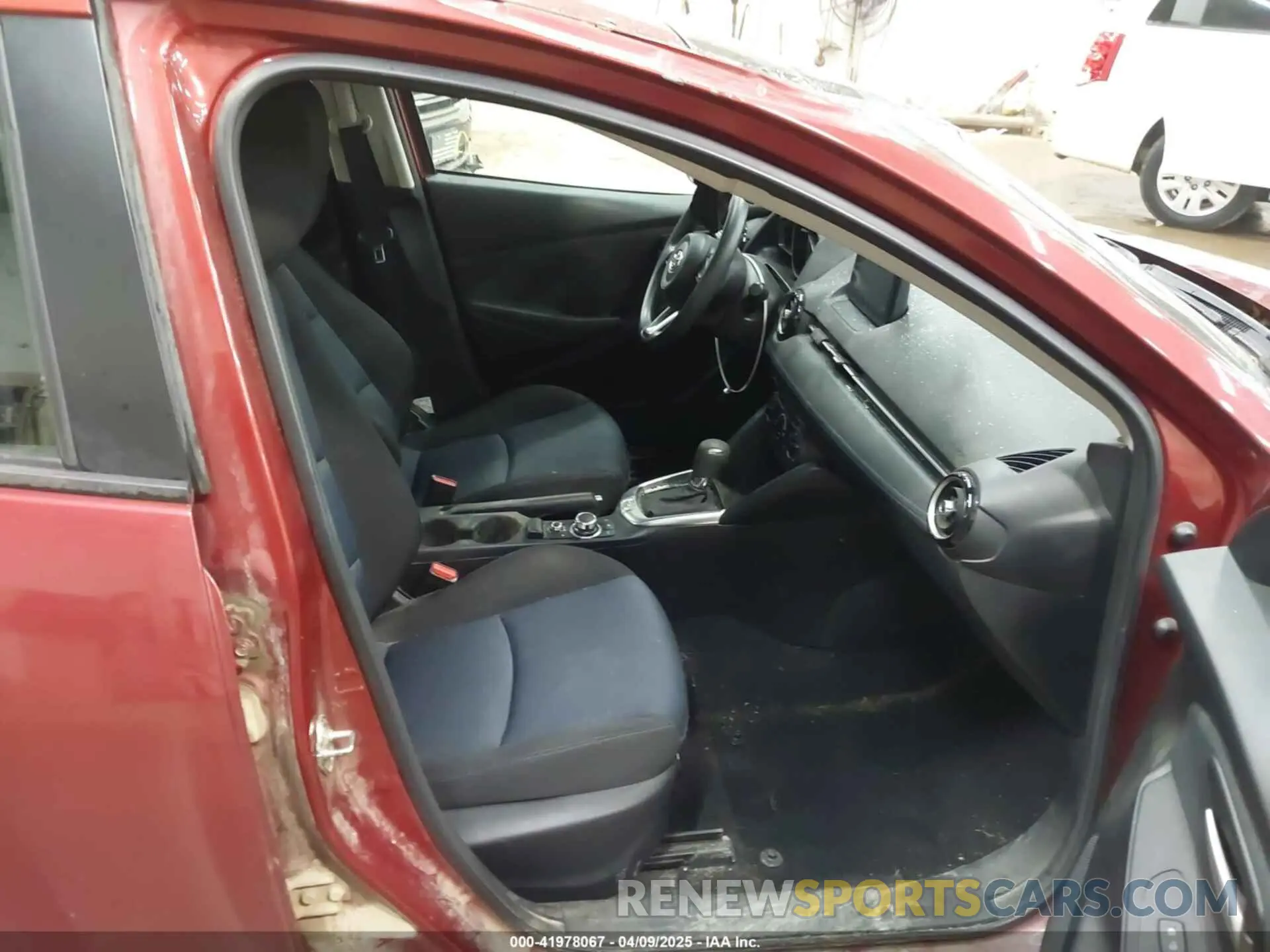 5 Photograph of a damaged car 3MYDLBYV1KY527818 TOYOTA YARIS 2019