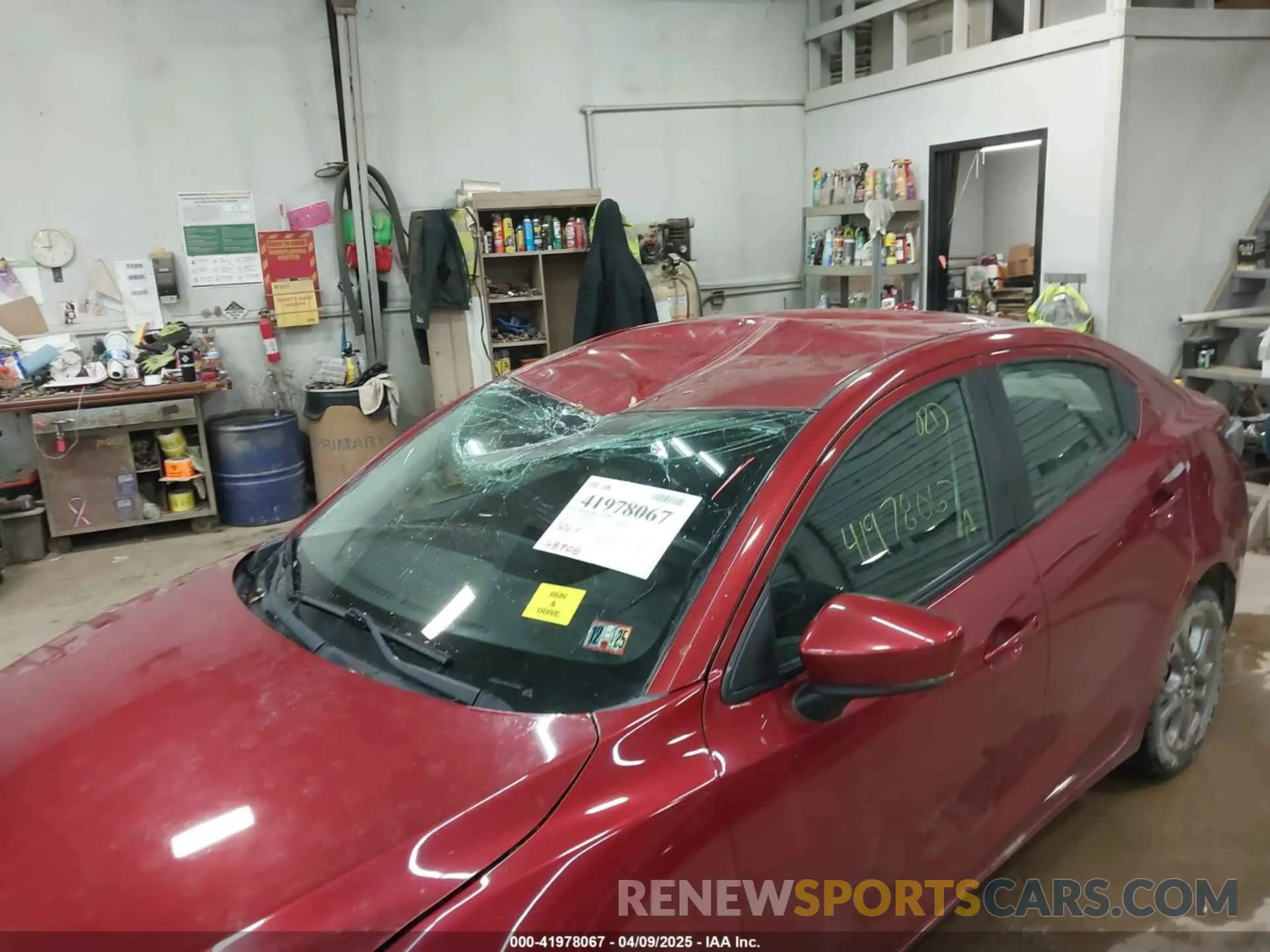 6 Photograph of a damaged car 3MYDLBYV1KY527818 TOYOTA YARIS 2019