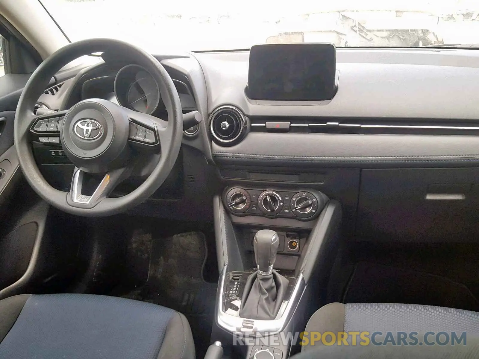 9 Photograph of a damaged car 3MYDLBYV2KY503222 TOYOTA YARIS 2019