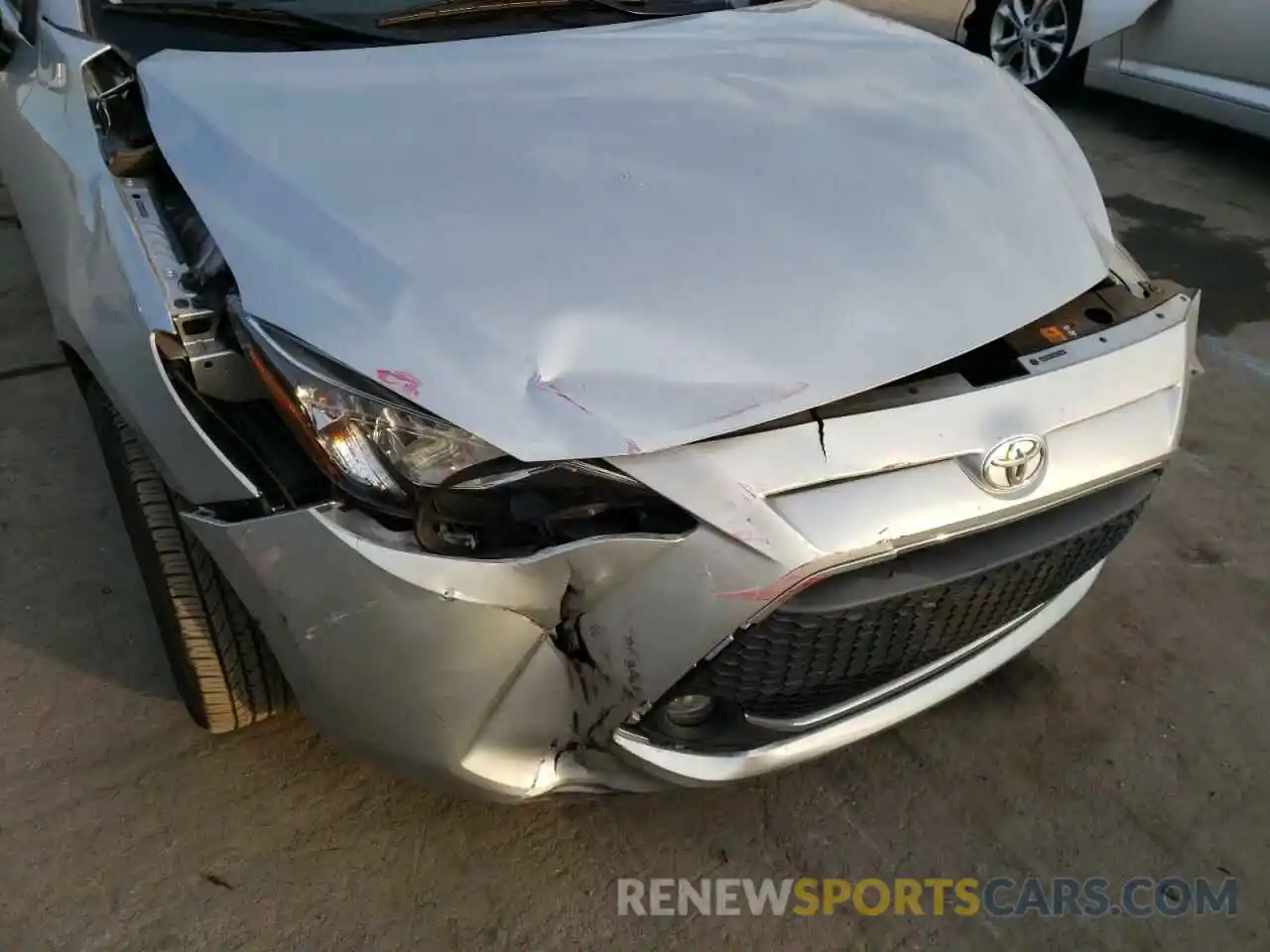 9 Photograph of a damaged car 3MYDLBYV2KY504581 TOYOTA YARIS 2019