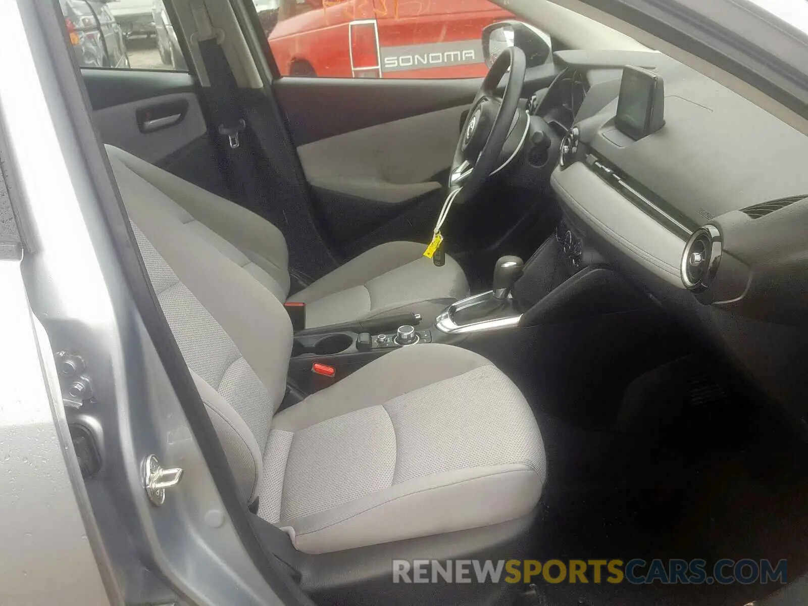 5 Photograph of a damaged car 3MYDLBYV2KY506623 TOYOTA YARIS 2019