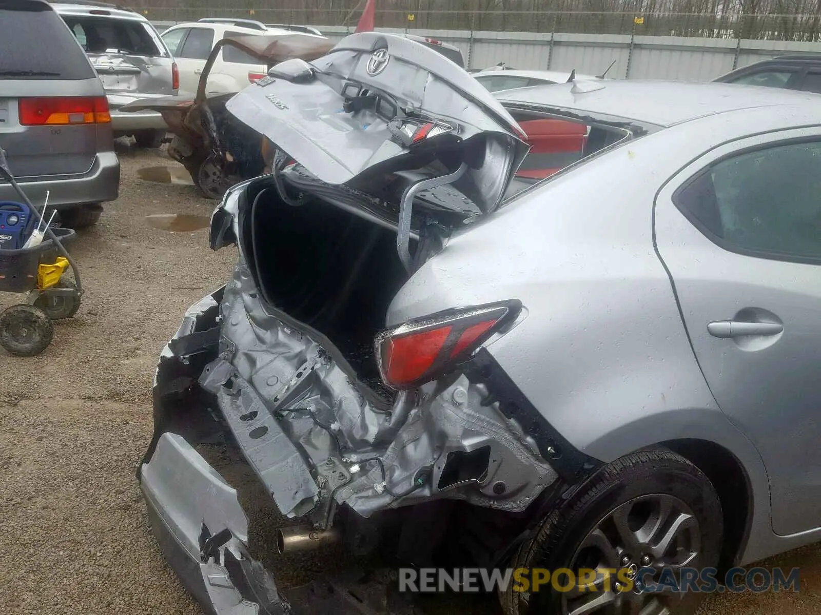 9 Photograph of a damaged car 3MYDLBYV2KY506623 TOYOTA YARIS 2019