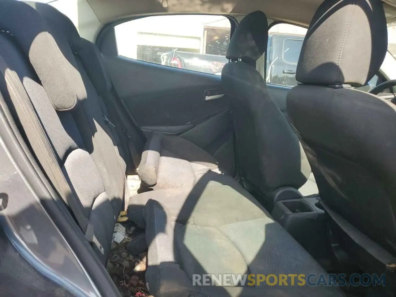 10 Photograph of a damaged car 3MYDLBYV2KY522692 TOYOTA YARIS 2019
