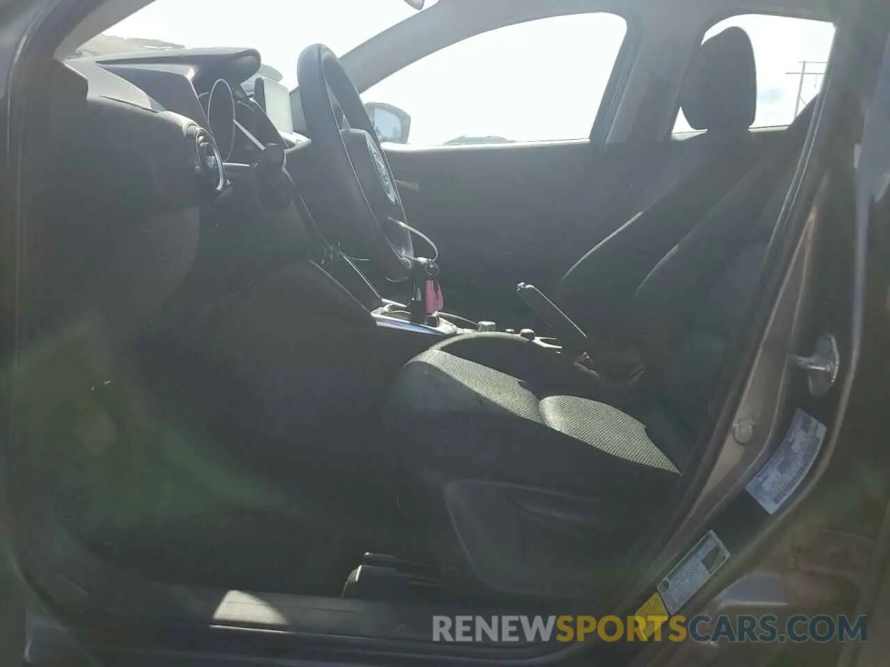 7 Photograph of a damaged car 3MYDLBYV2KY522692 TOYOTA YARIS 2019