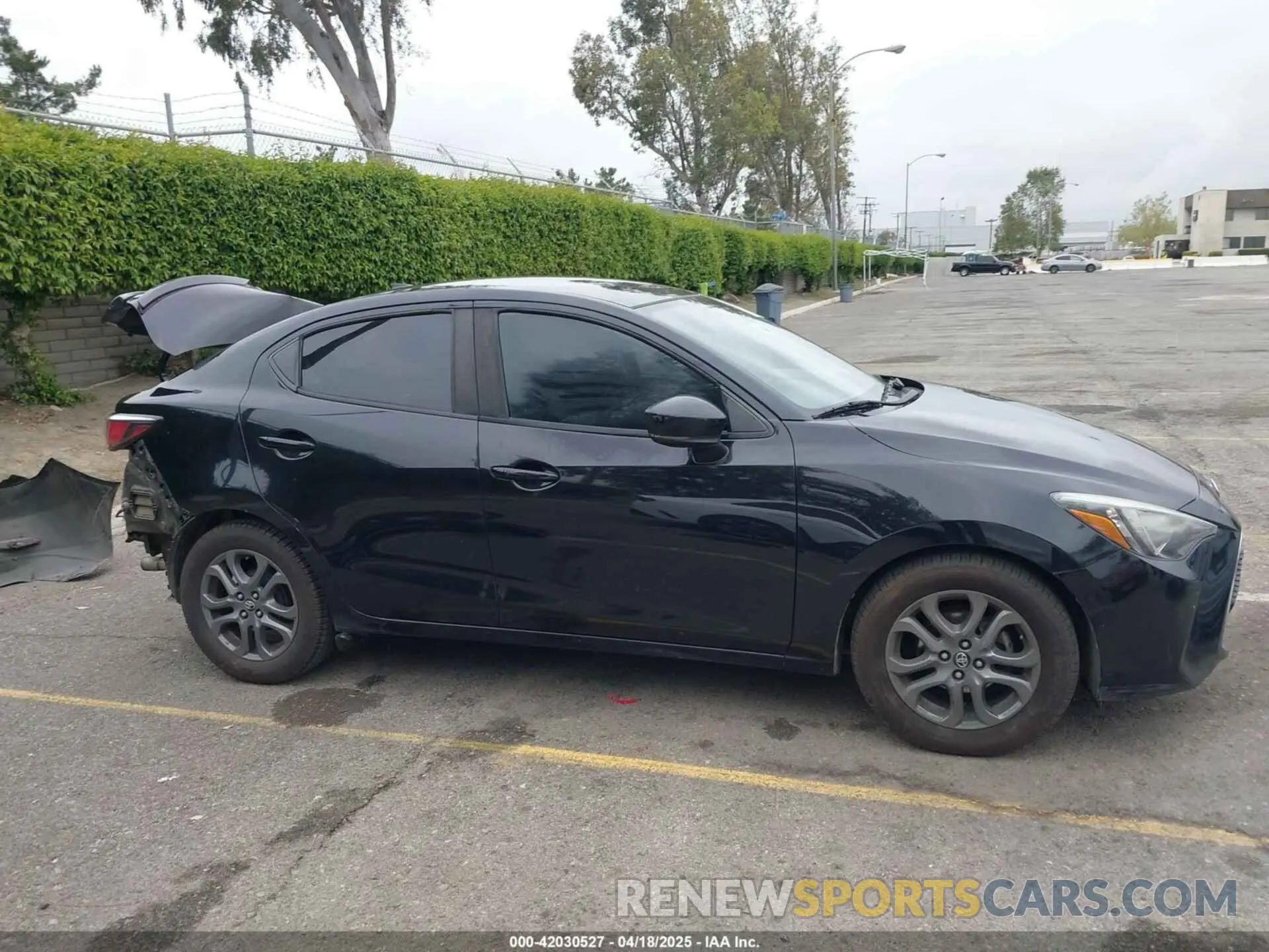 14 Photograph of a damaged car 3MYDLBYV2KY524586 TOYOTA YARIS 2019