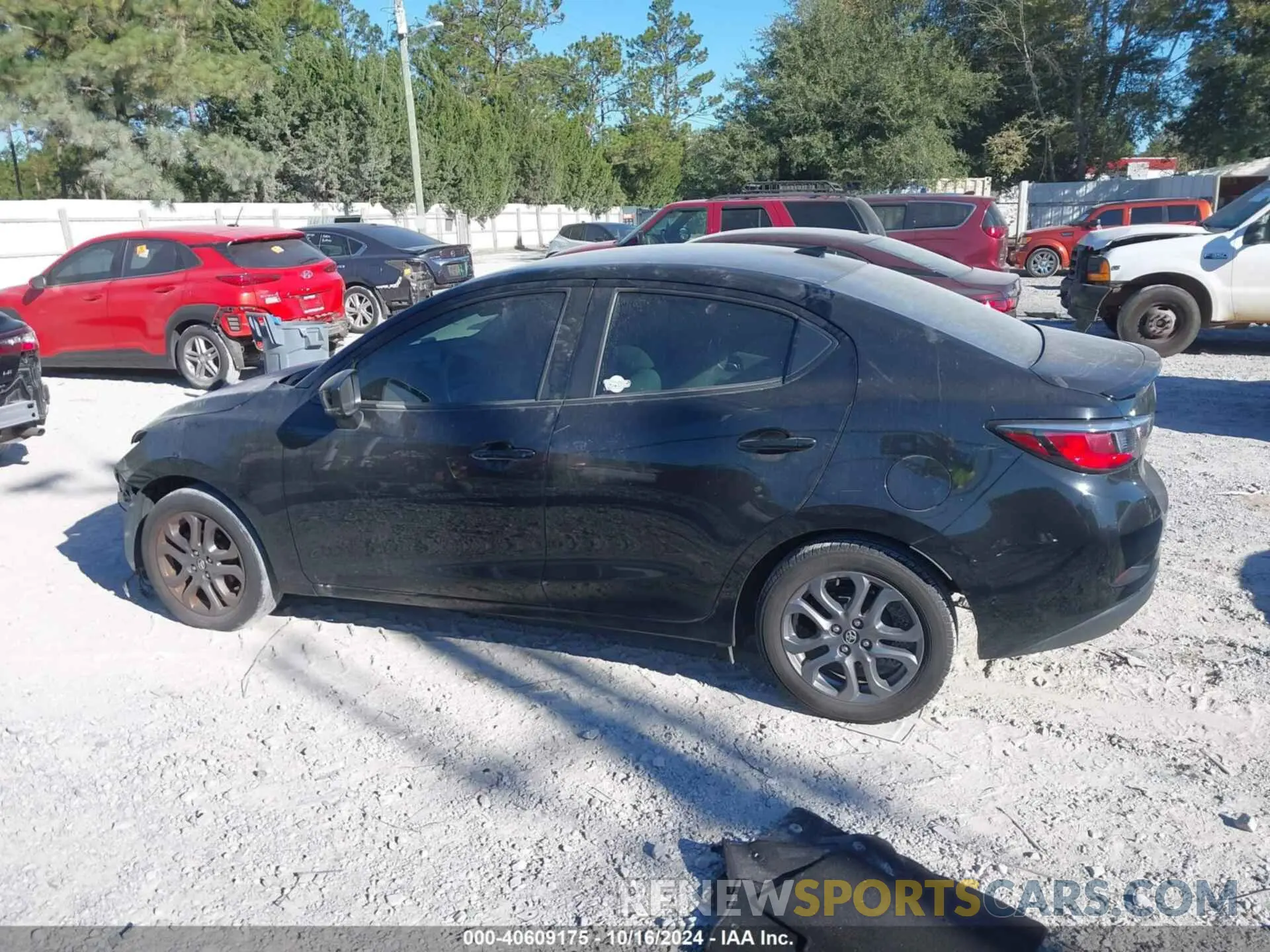 15 Photograph of a damaged car 3MYDLBYV3KY500300 TOYOTA YARIS 2019