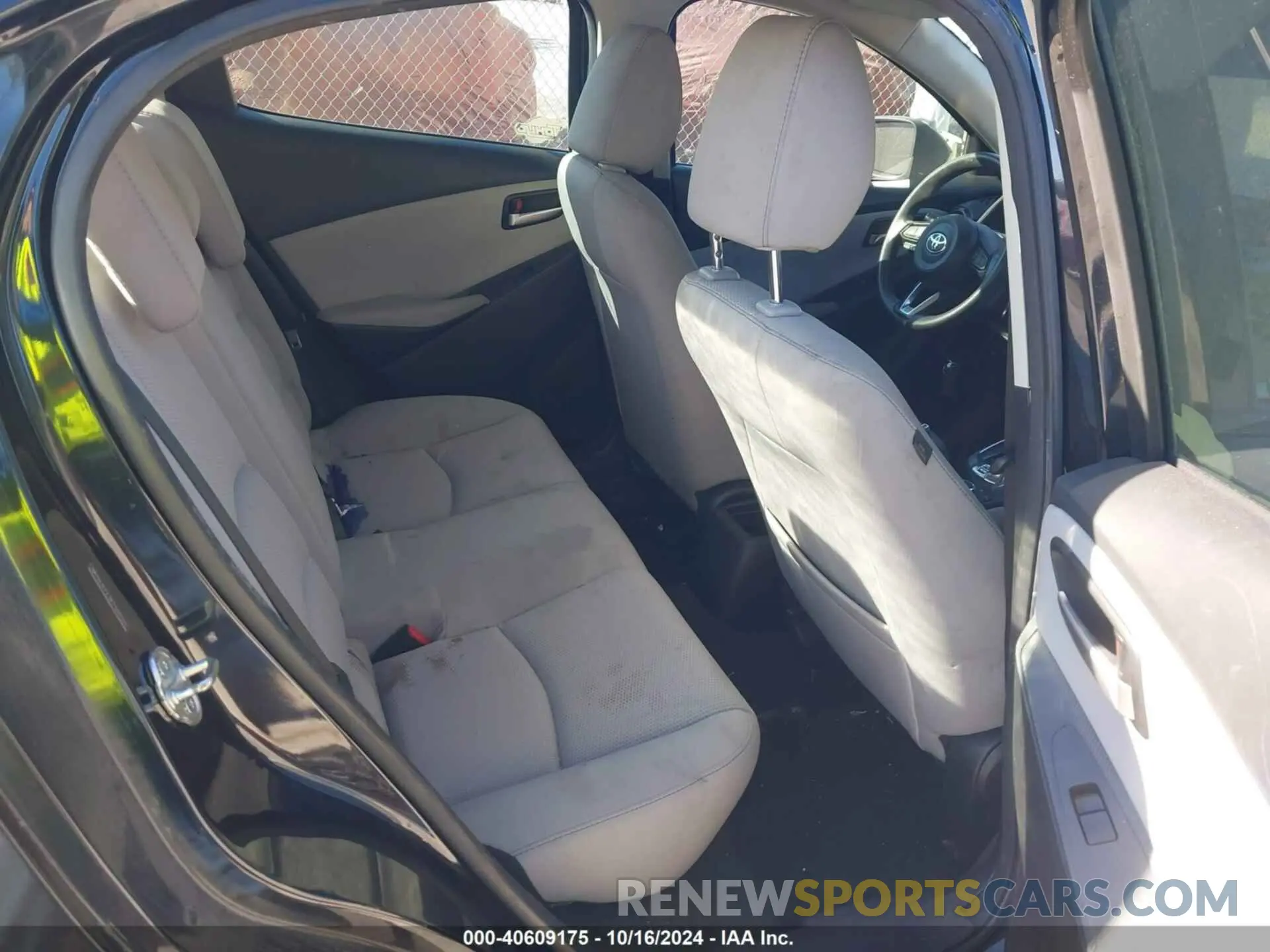 8 Photograph of a damaged car 3MYDLBYV3KY500300 TOYOTA YARIS 2019