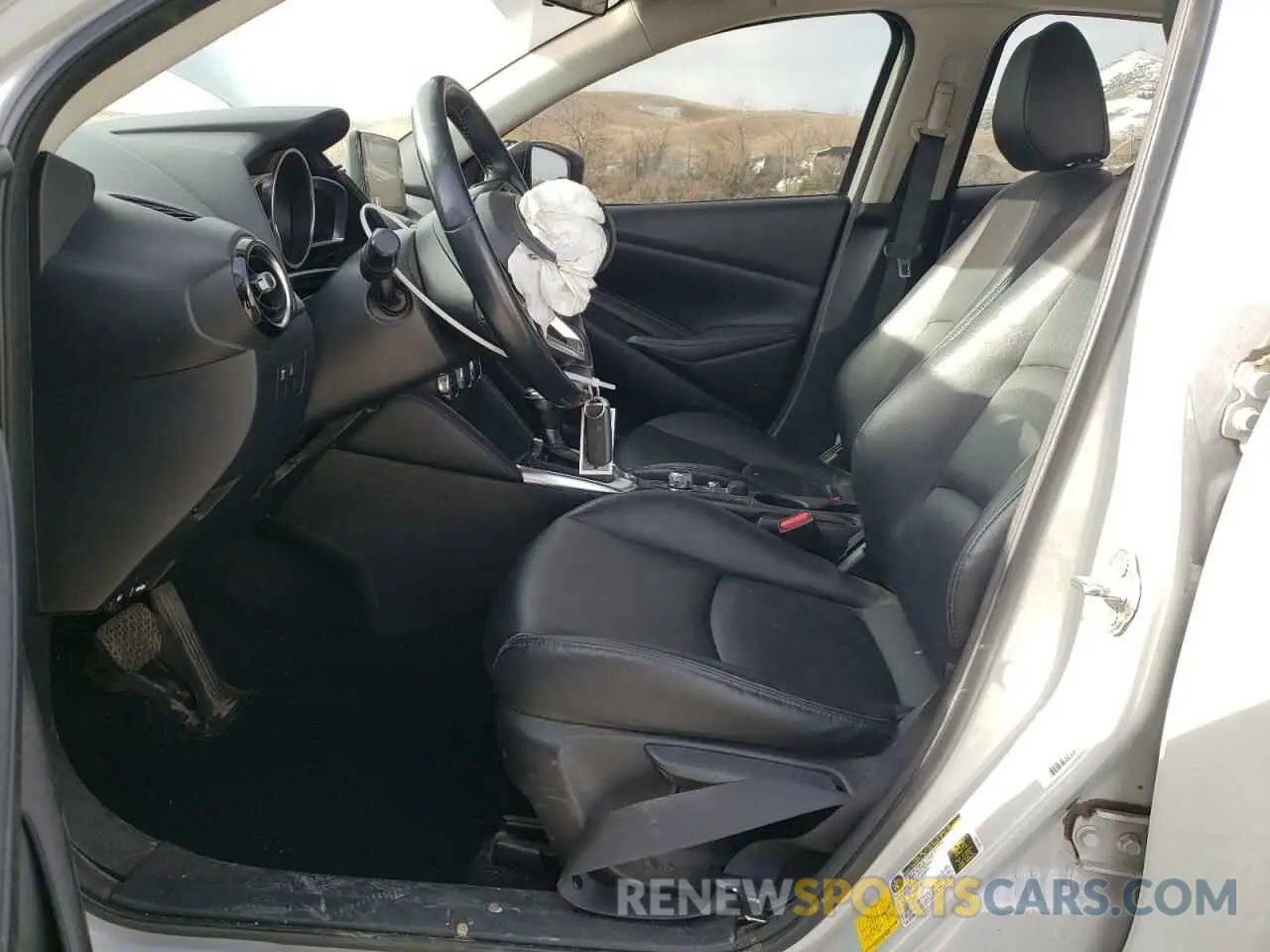 7 Photograph of a damaged car 3MYDLBYV3KY506033 TOYOTA YARIS 2019
