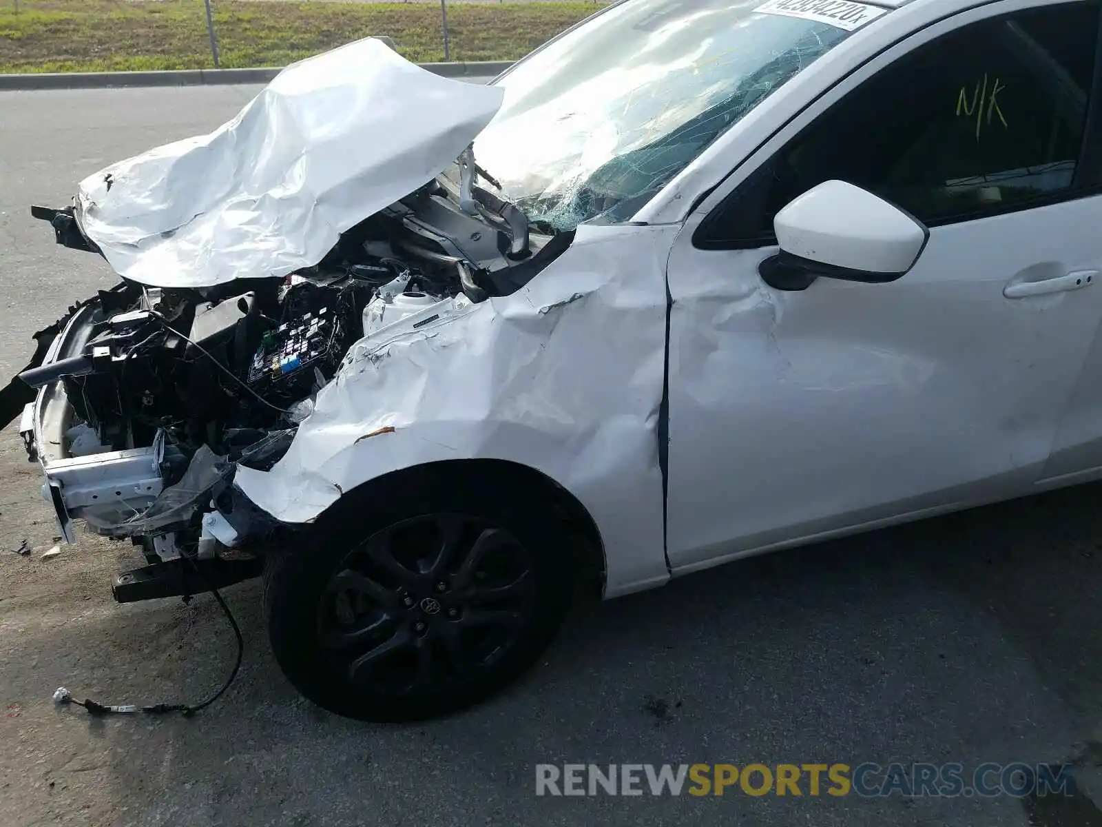 9 Photograph of a damaged car 3MYDLBYV3KY523026 TOYOTA YARIS 2019