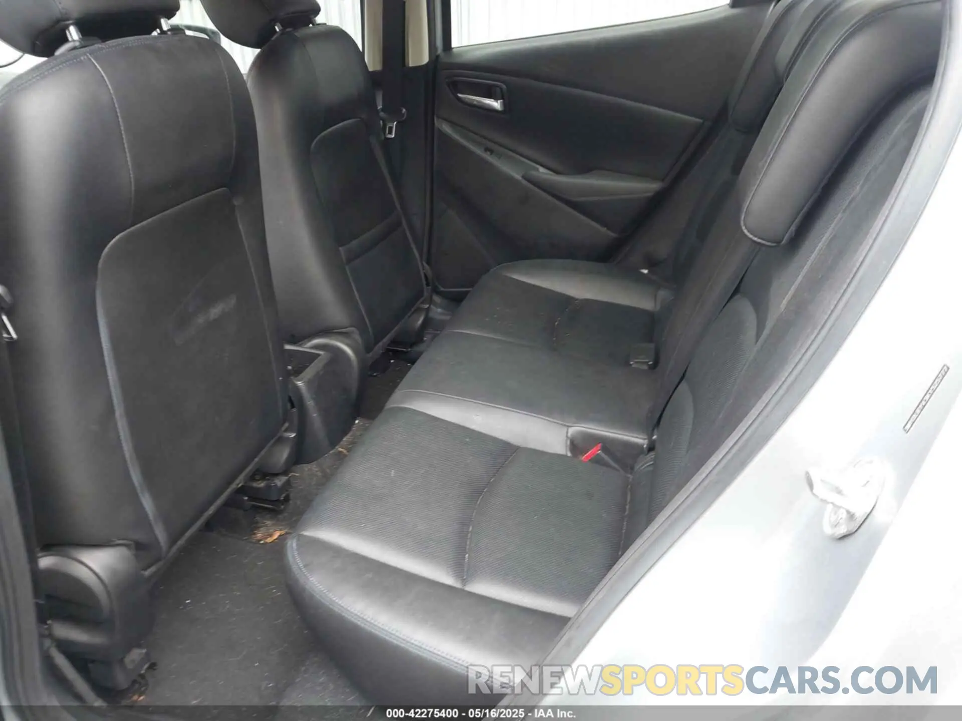 8 Photograph of a damaged car 3MYDLBYV3KY525777 TOYOTA YARIS 2019
