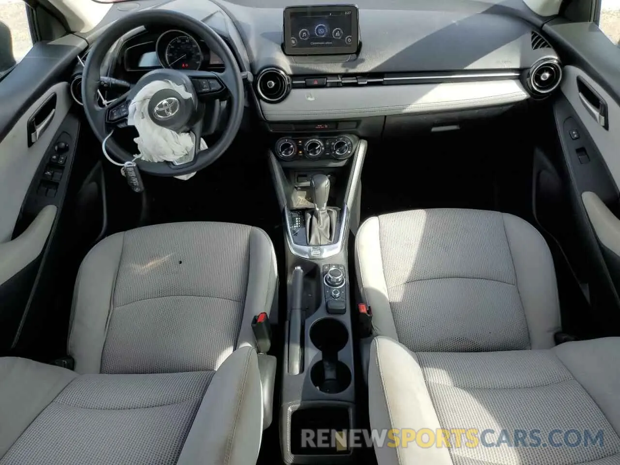8 Photograph of a damaged car 3MYDLBYV4KY509300 TOYOTA YARIS 2019