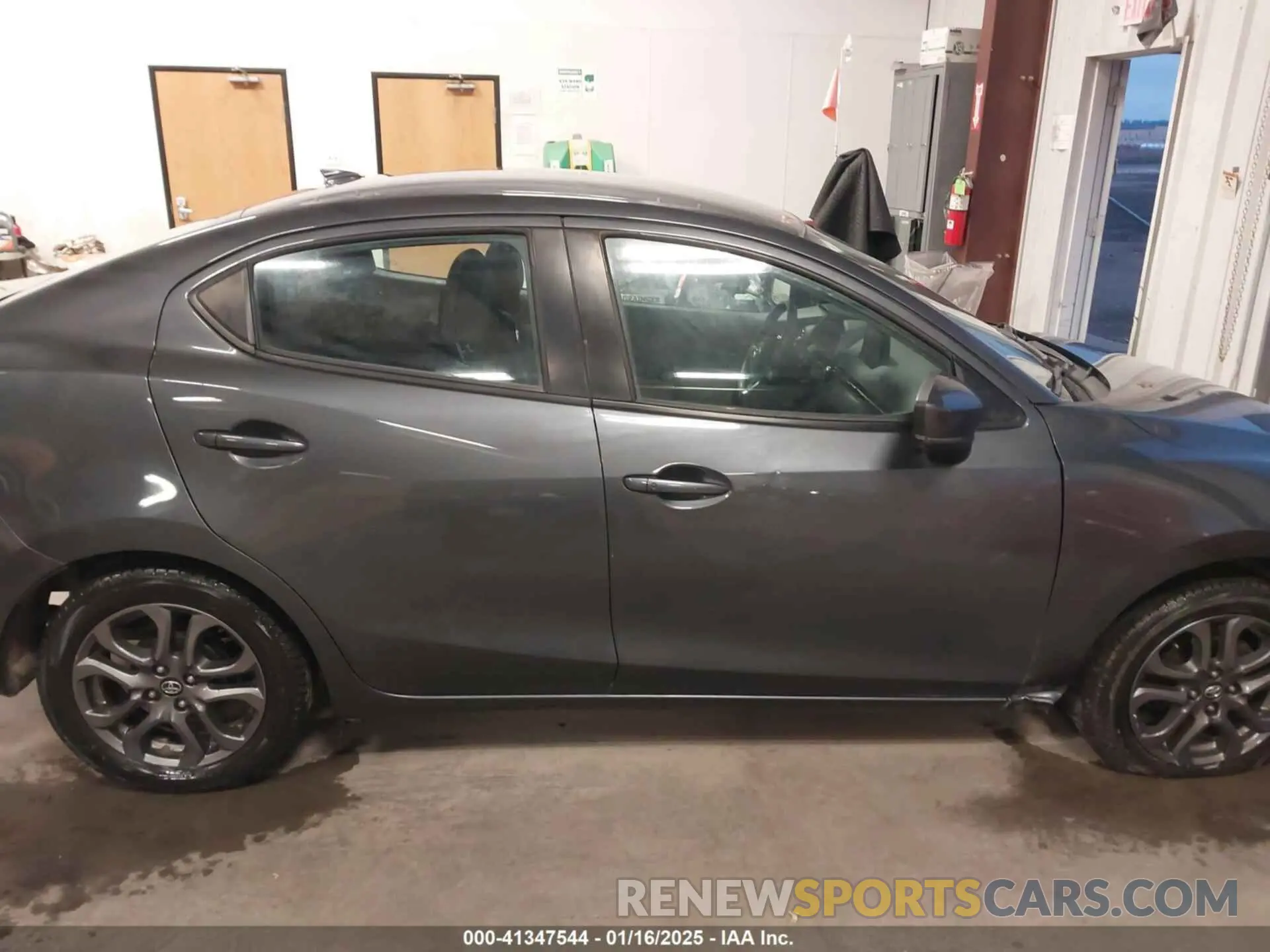 14 Photograph of a damaged car 3MYDLBYV4KY514254 TOYOTA YARIS 2019